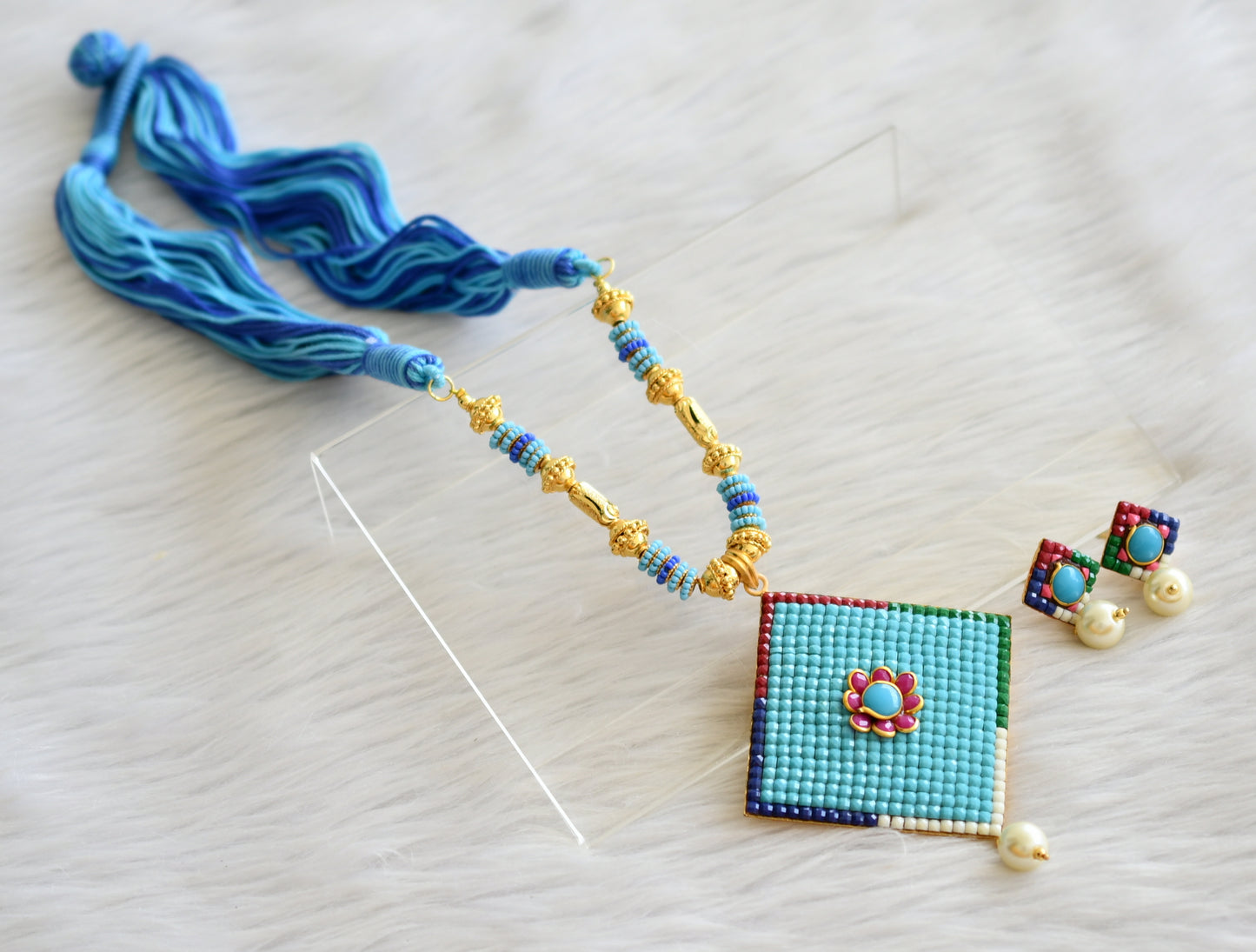 Gold tone handmade blue pachi pendant thread necklace set dj-03557