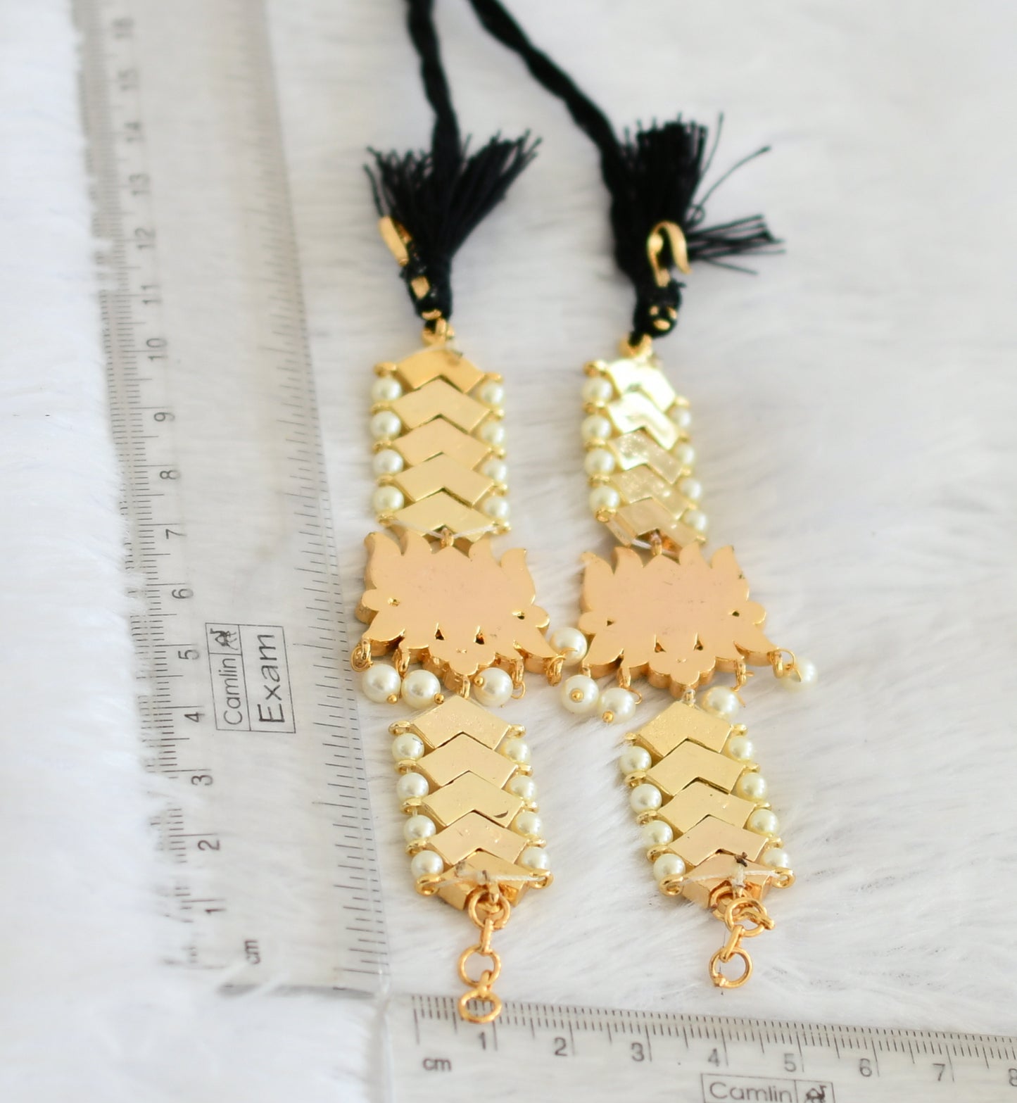 Gold tone precious kemp-green-white lotus pearl ear side chain dj-50871