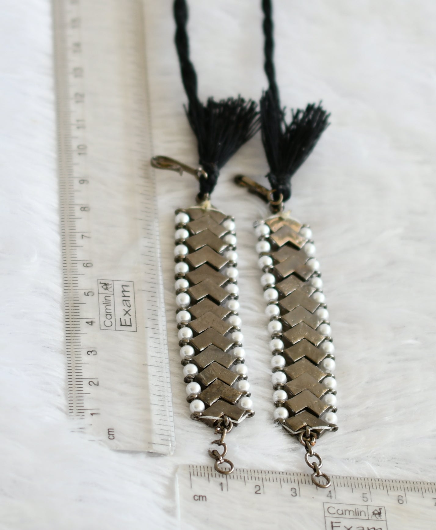 Black finish precious kemp-white pearl ear side chain dj-50881