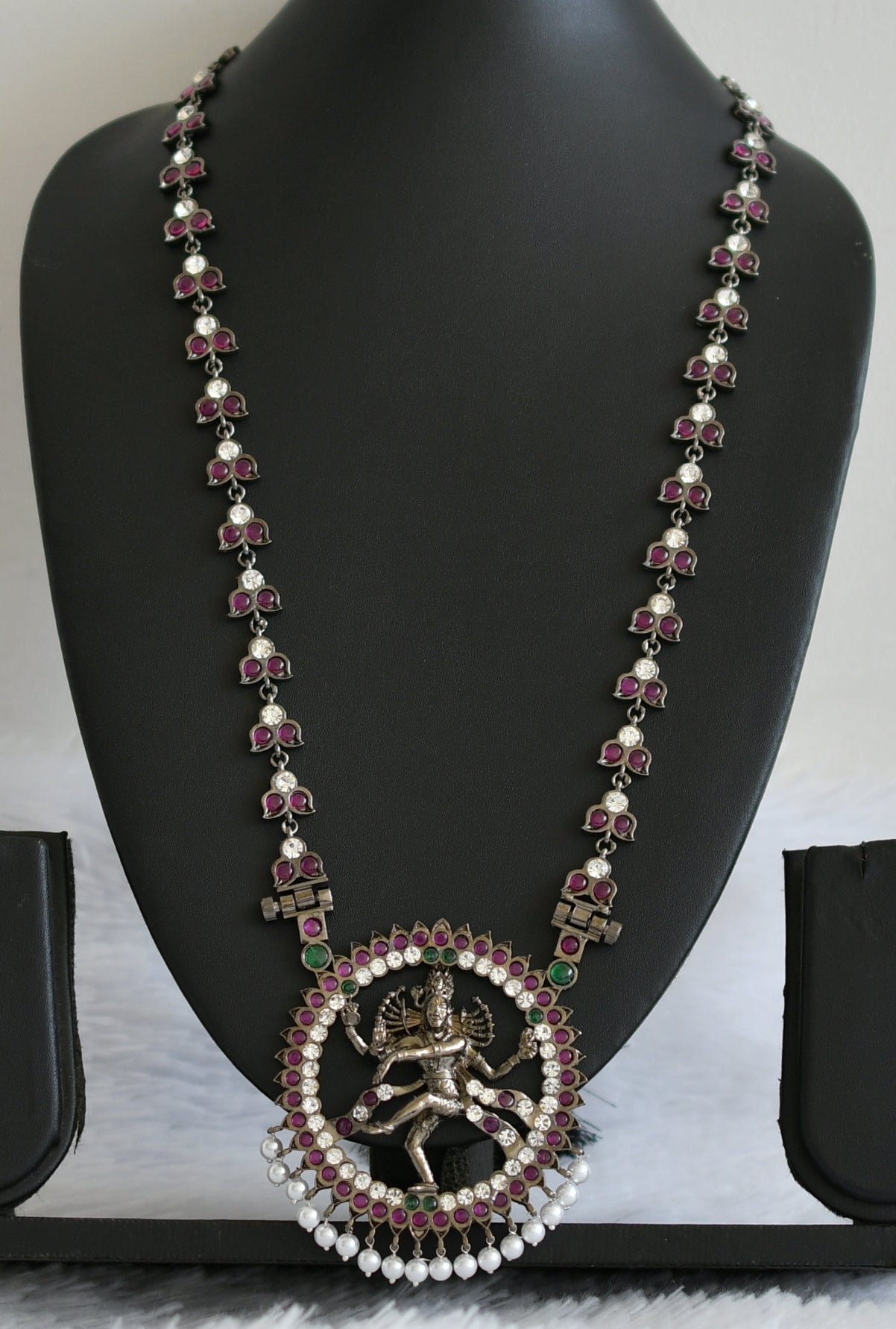 Black finish precious kemp-green-white pearl natarajar haar dj-50879