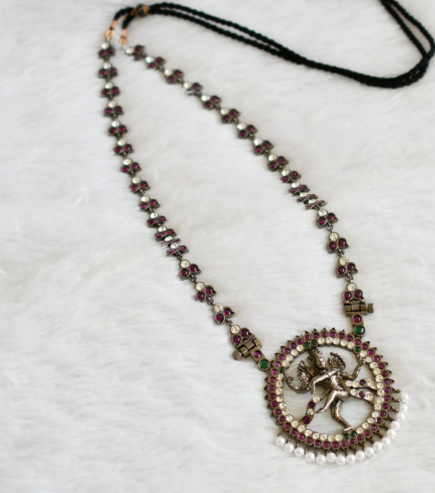 Black finish precious kemp-green-white pearl natarajar haar dj-50879