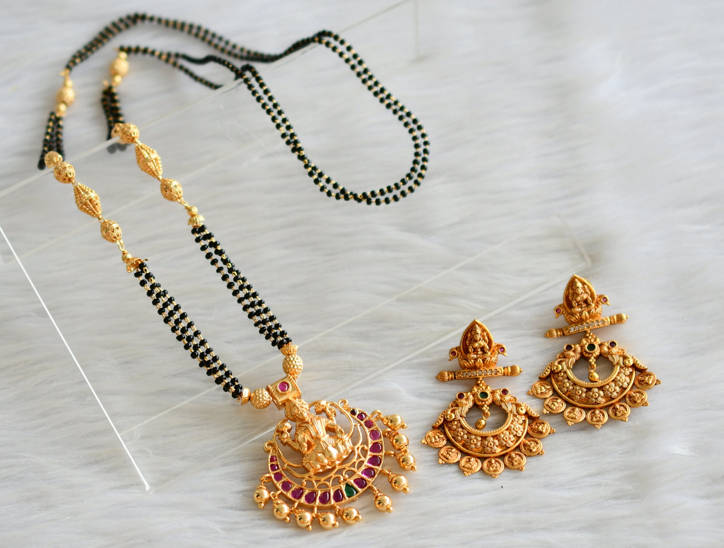 Gold tone kemp-green lakshmi mangalsutra set dj-43798