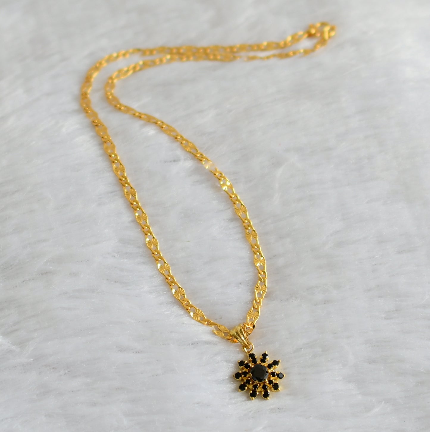 Gold tone 18 inches chain with black stone flower pendant dj-47141