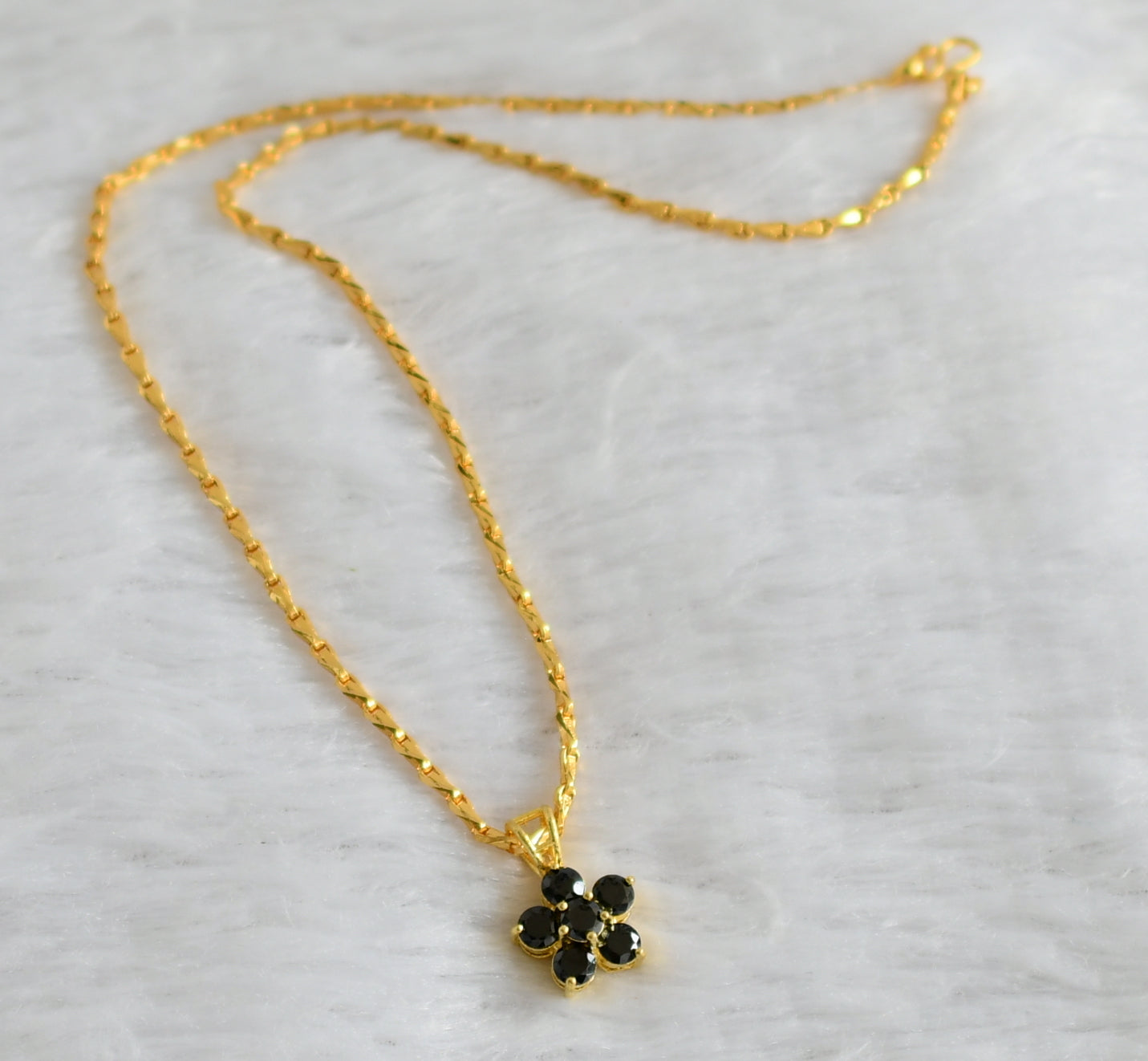 Gold tone 18 inches chain with black stone flower pendant dj-47146