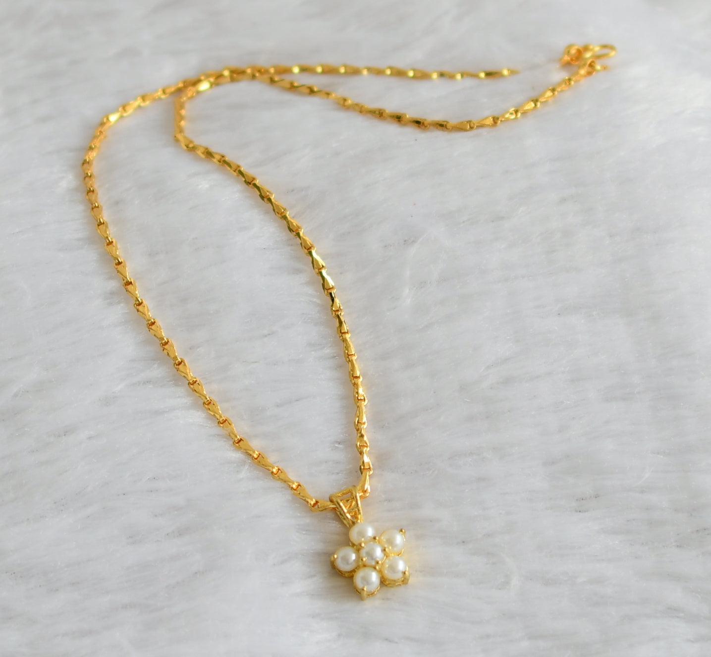 Gold tone 18 inches chain with pearl stone flower pendant dj-47144