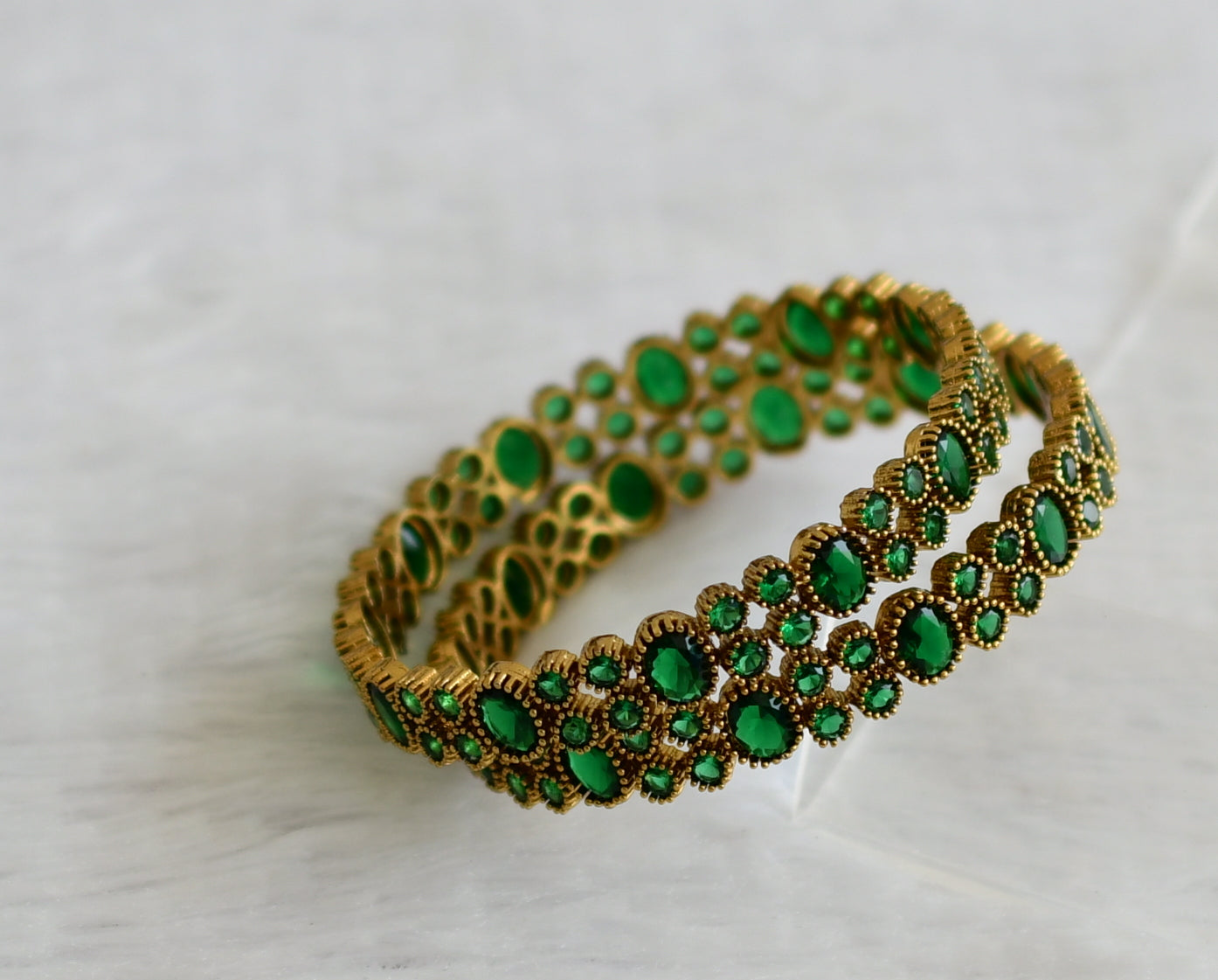 Antique gold tone bottle green oval stone bangles(2.6) dj-50915