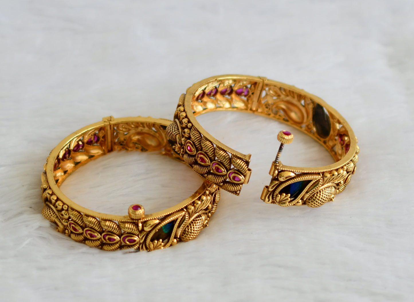Antique finish pink stone real peacock feather screw bangles(2.4) dj-50944