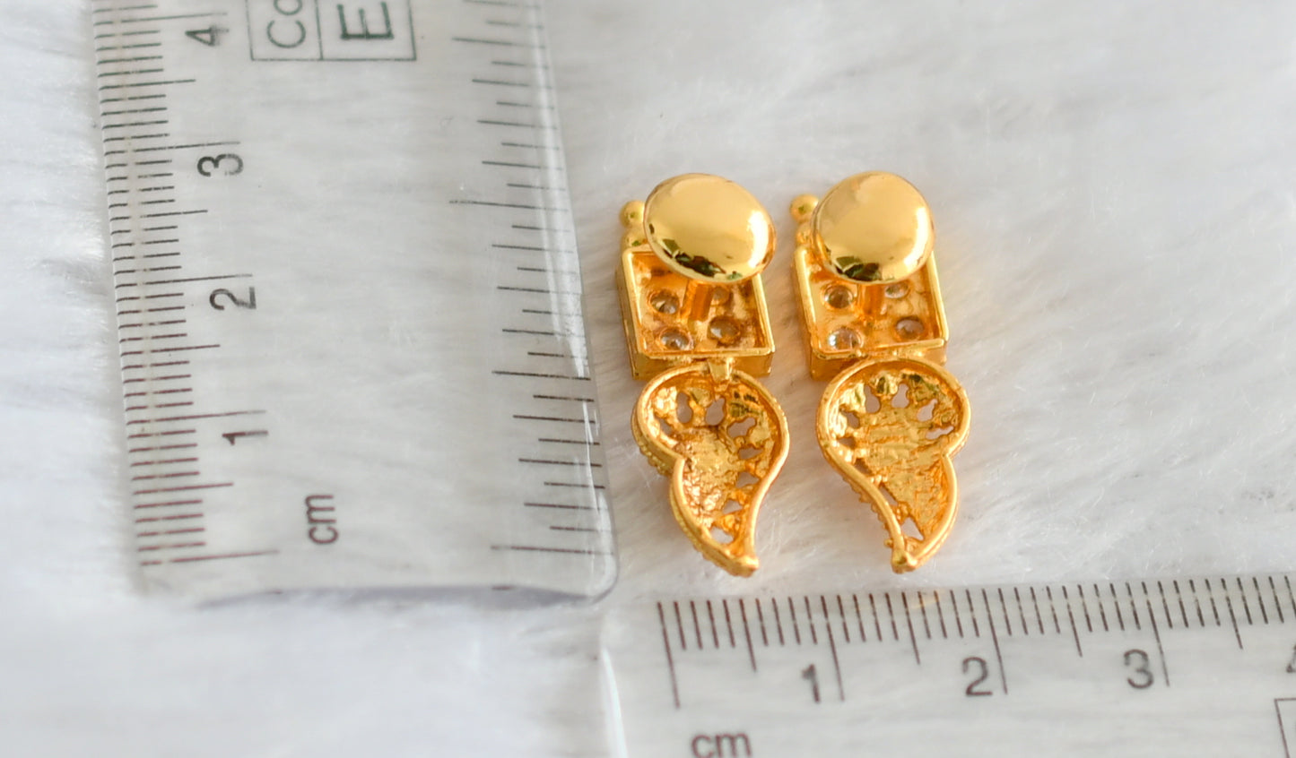 Gold tone white stone shanku earrings dj-47181