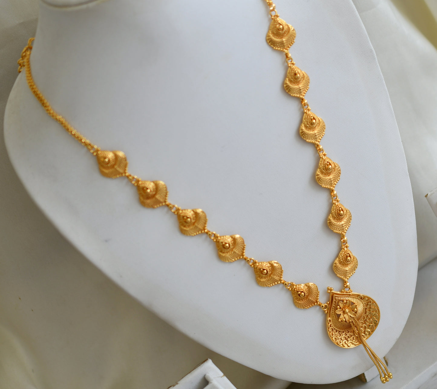 Gold tone kerala style flower haar dj-43821