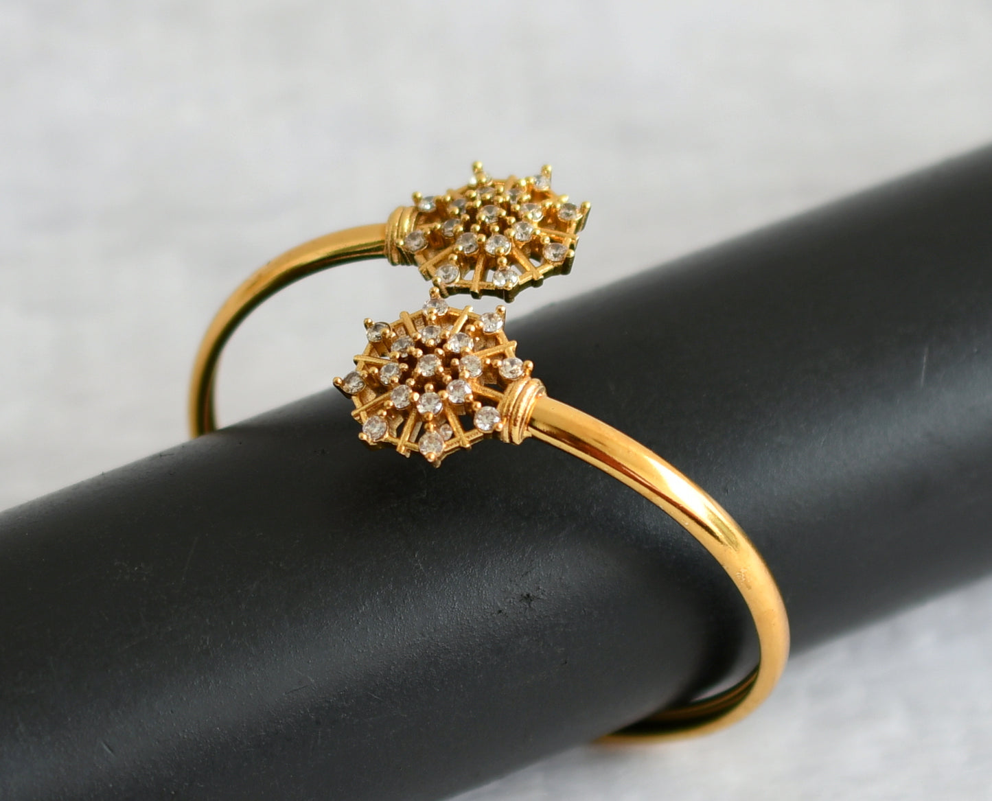 Matte finish cz white stone flower kada/bracelets dj-50955