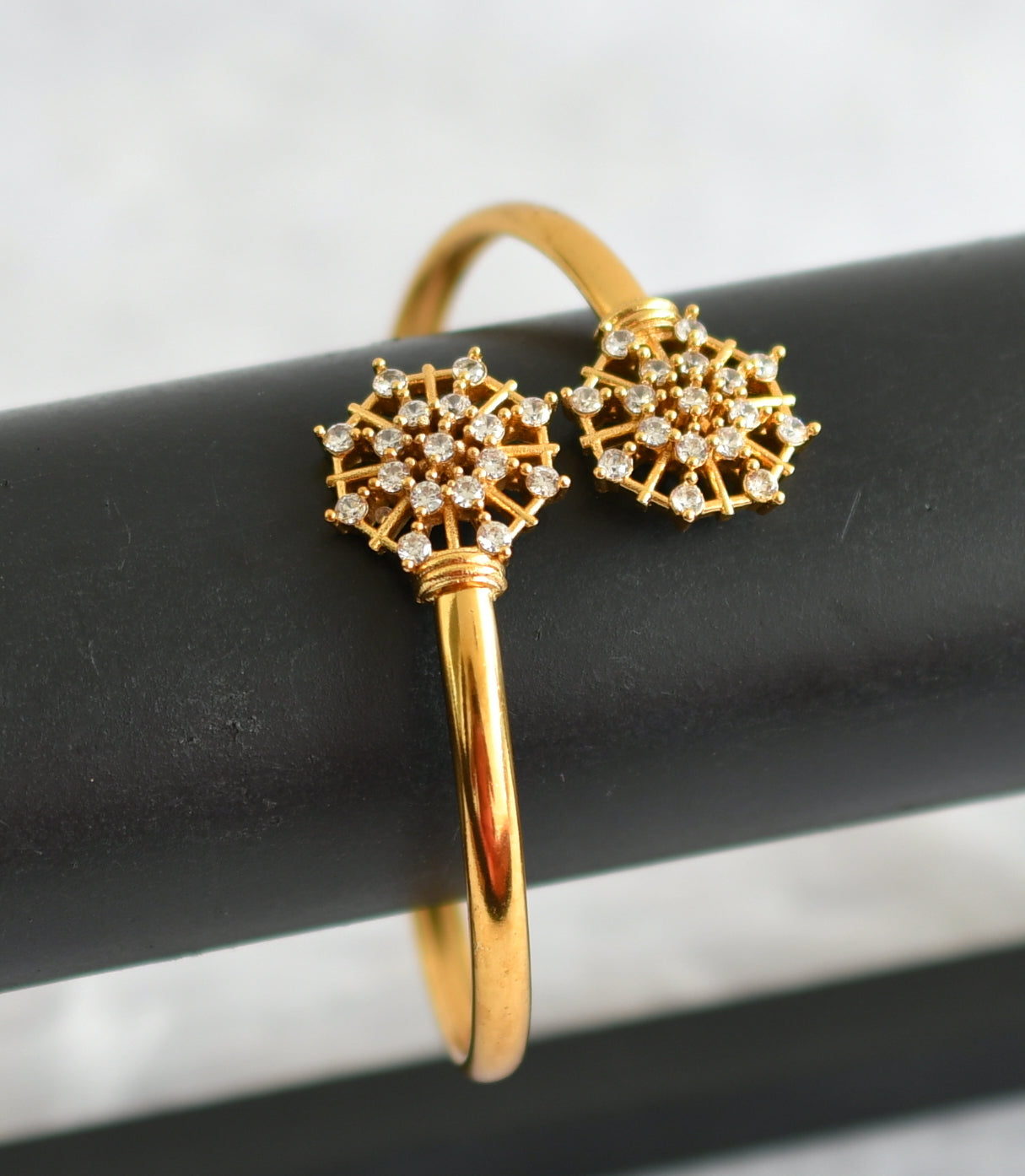 Matte finish cz white stone flower kada/bracelets dj-50955