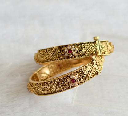 Antique finish kemp-white flower screw type bangles(2.4) dj-50947