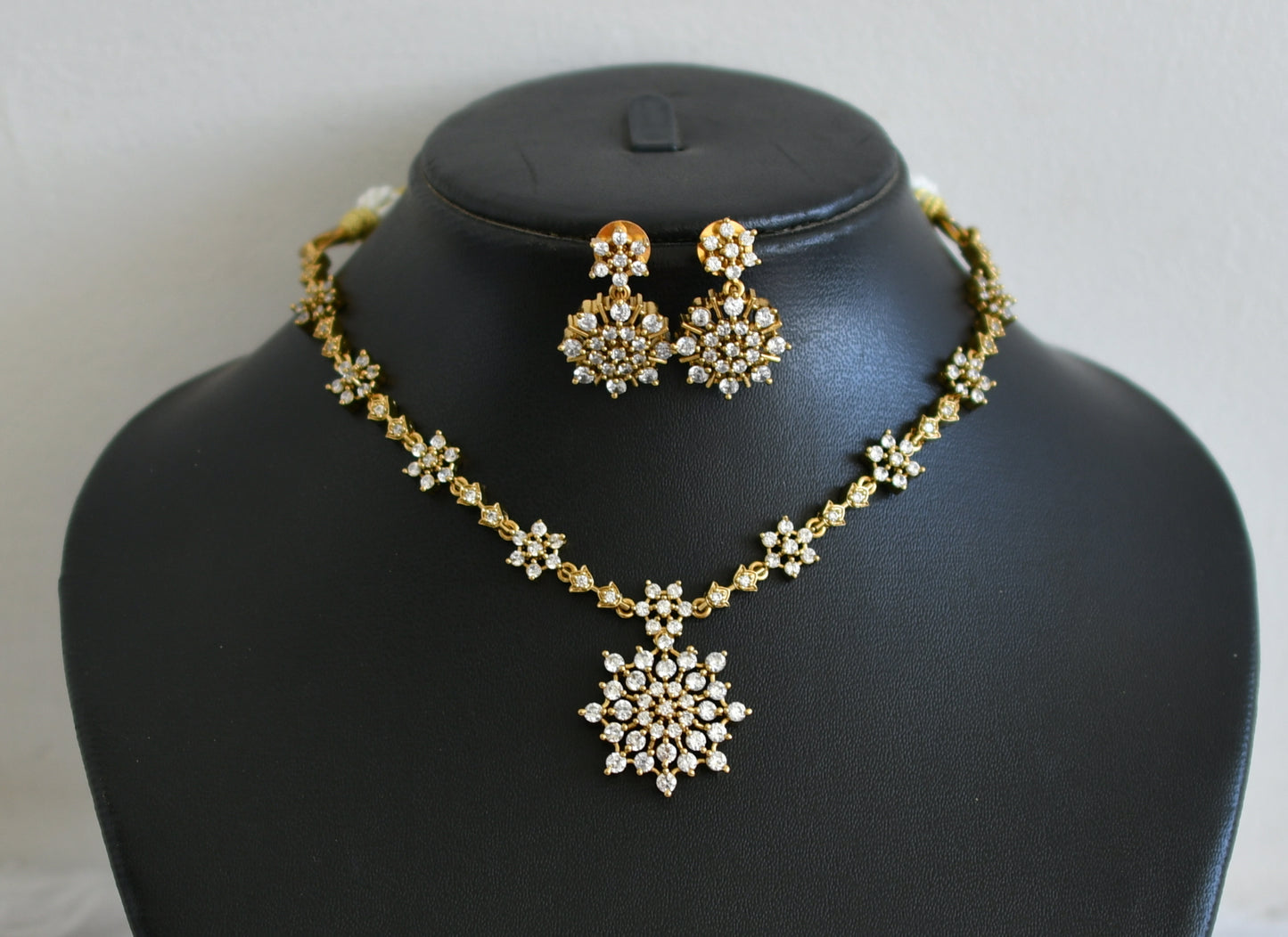 Matte finish cz white stone flower necklace set dj-48983