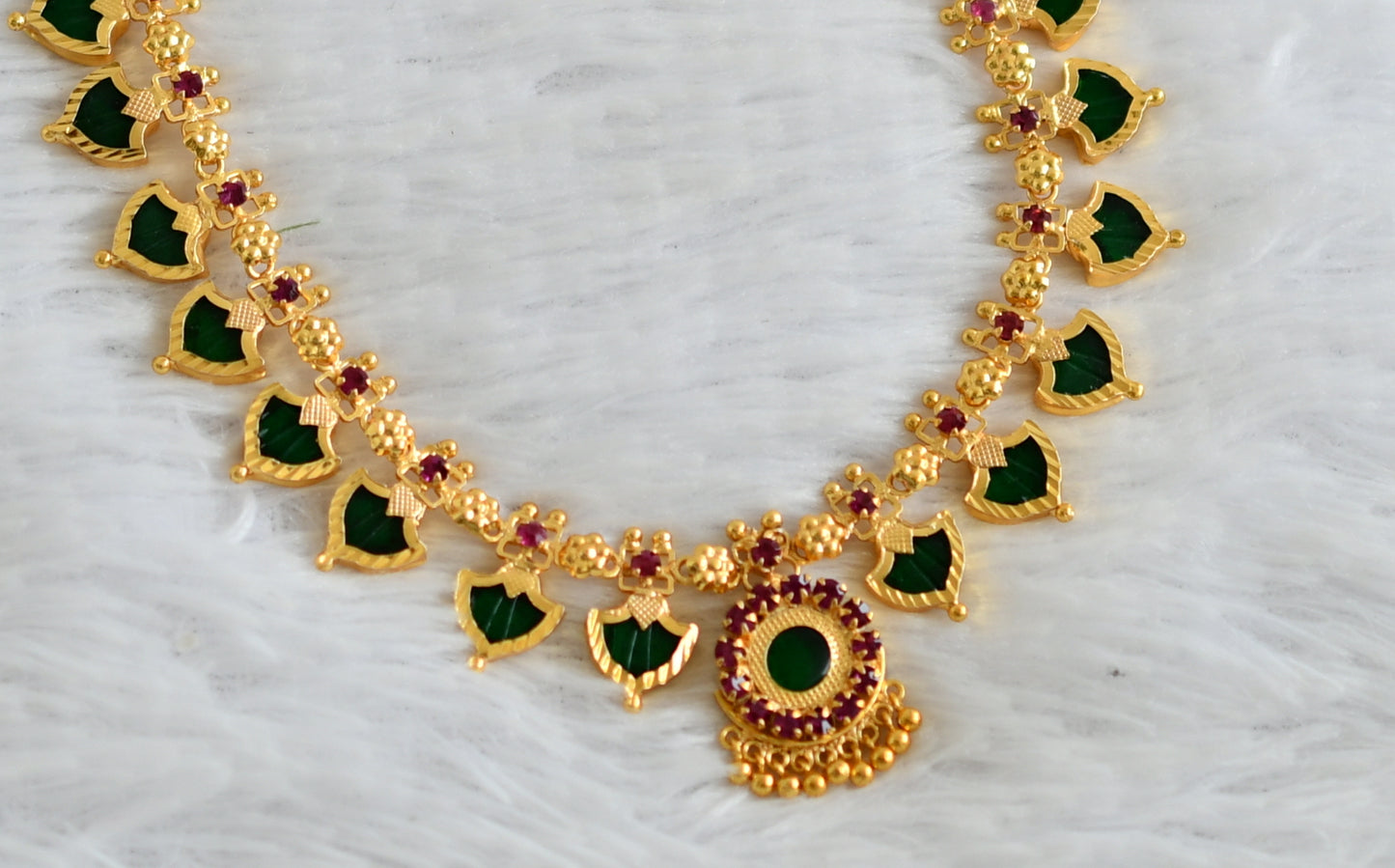 Gold tone pink-green palakka necklace DJ18937