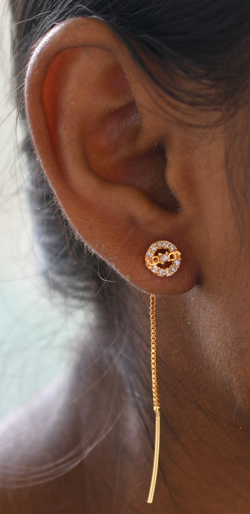 Gold tone white stone flower earrings dj-47235