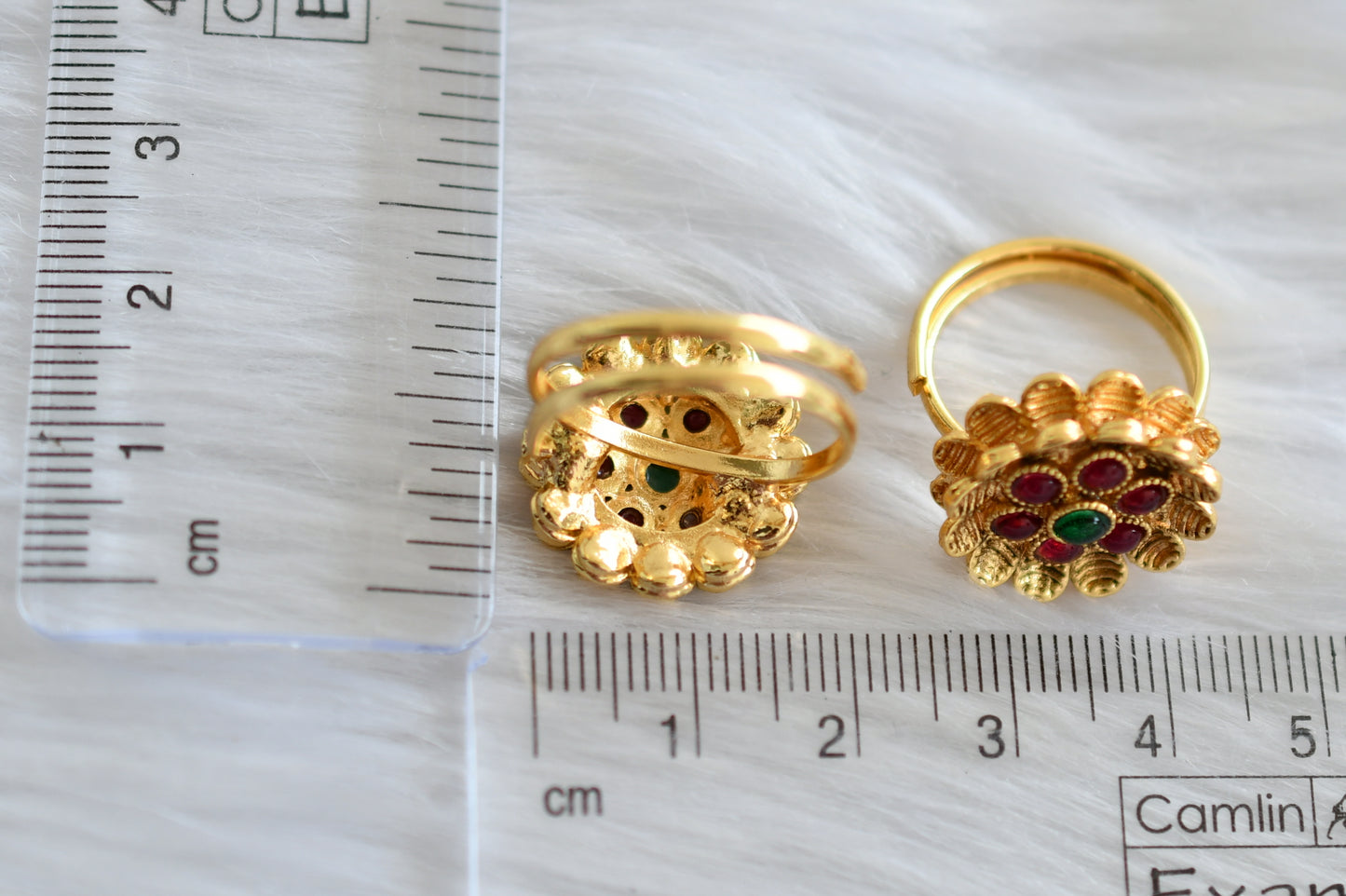 Antique gold tone kemp-green stone toe ring dj-43877