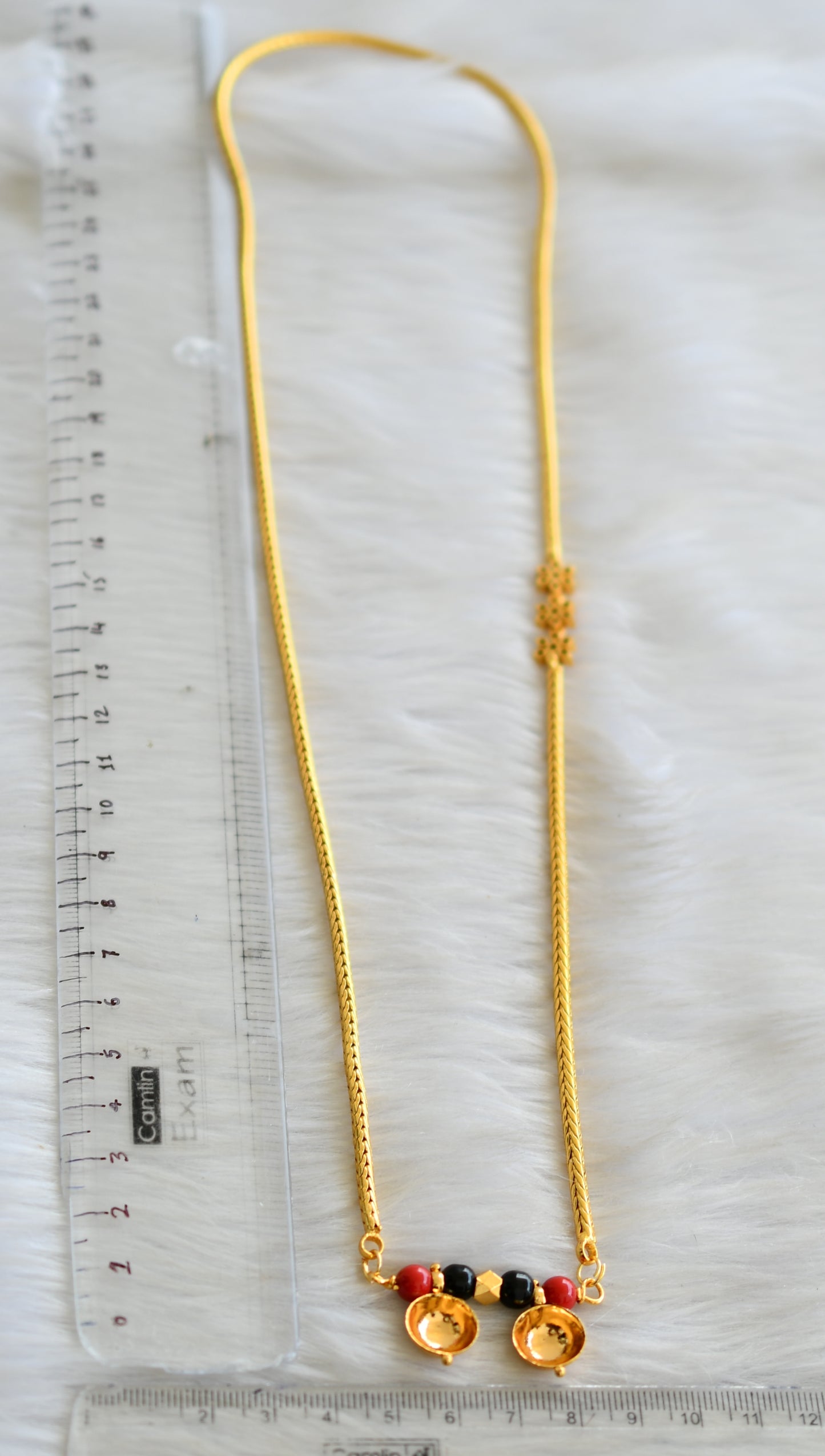 Gold tone coral-black bead bottu mangalyam with white flower mugappu chain dj-42589