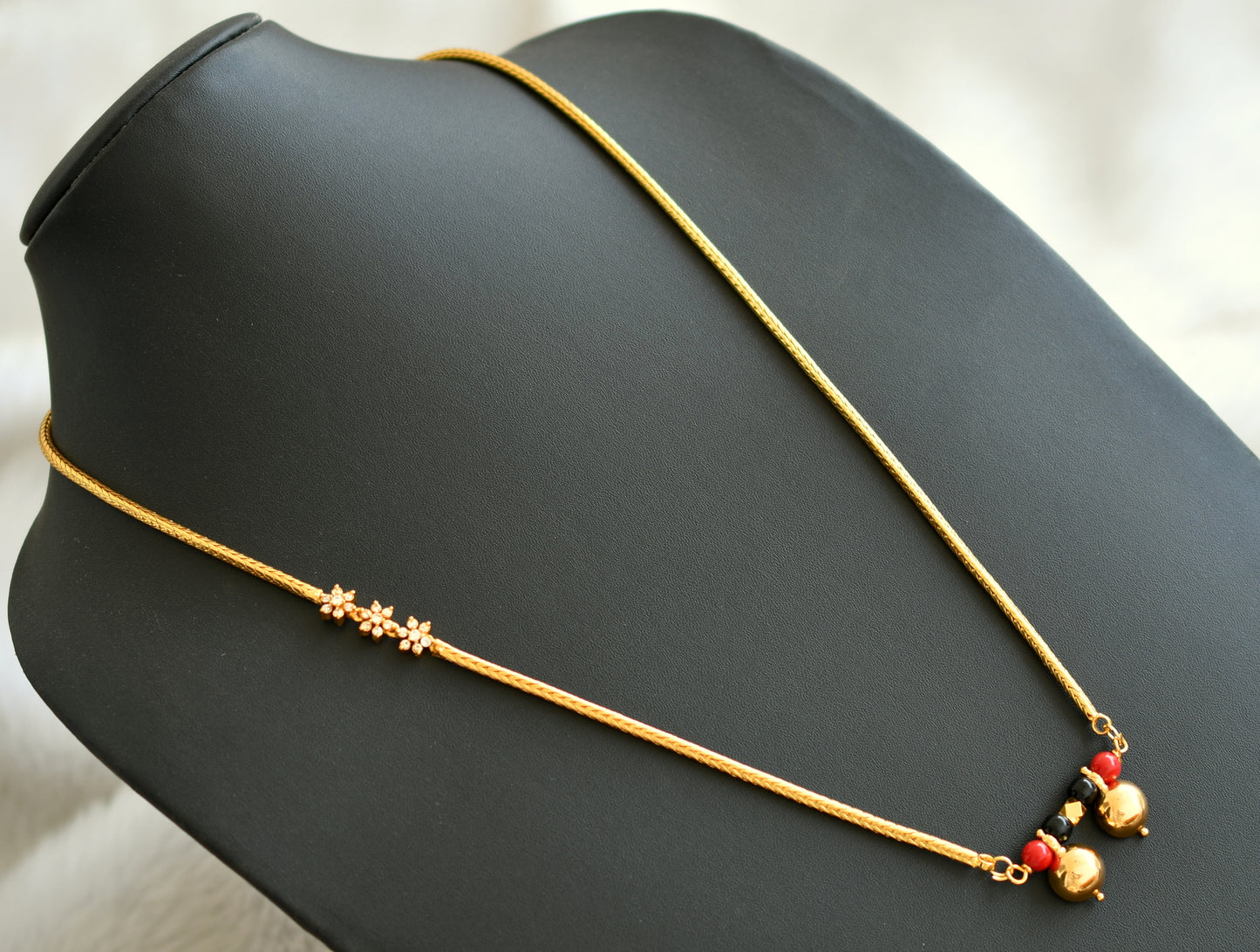 Gold tone coral-black bead bottu mangalyam with white flower mugappu chain dj-42589