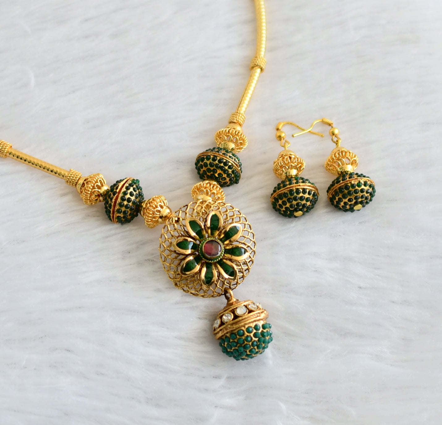 Antique gold tone Green Round Pendant Necklace Set-dj09170