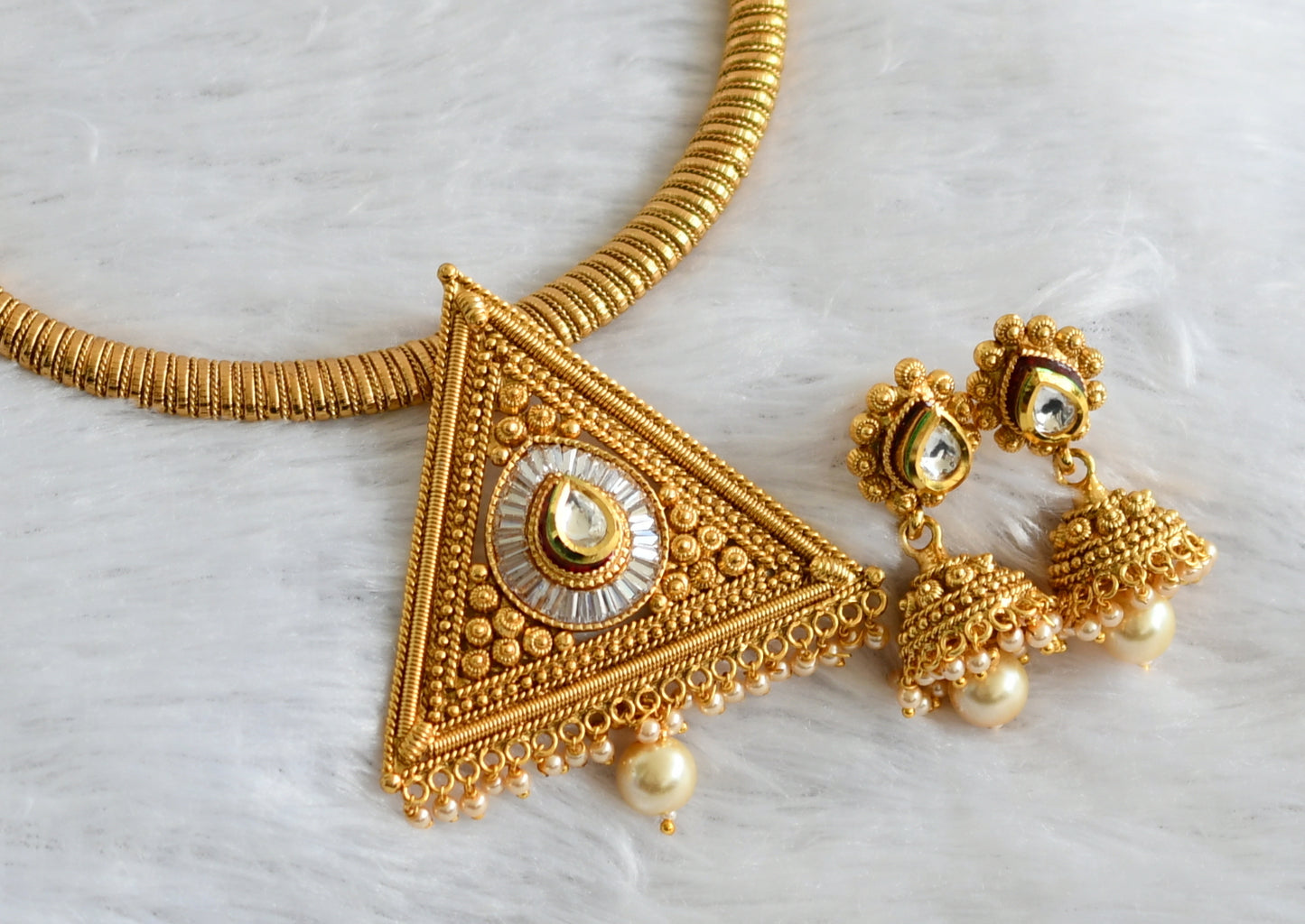 Antique gold tone White Triangle Polki hasli Necklace Set-dj09149