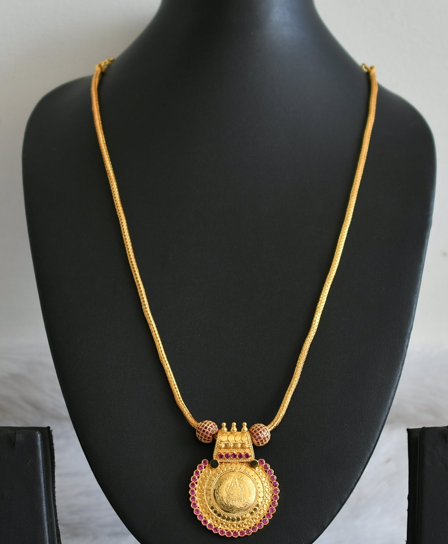 Gold tone pink stone lakshmi round pendant chain dj-49105