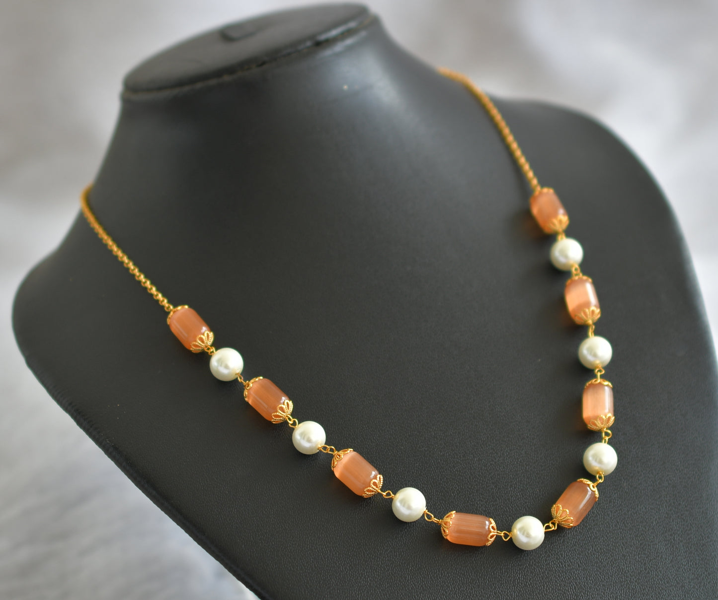 Gold tone orange-pearl beaded mala/necklace dj-47345
