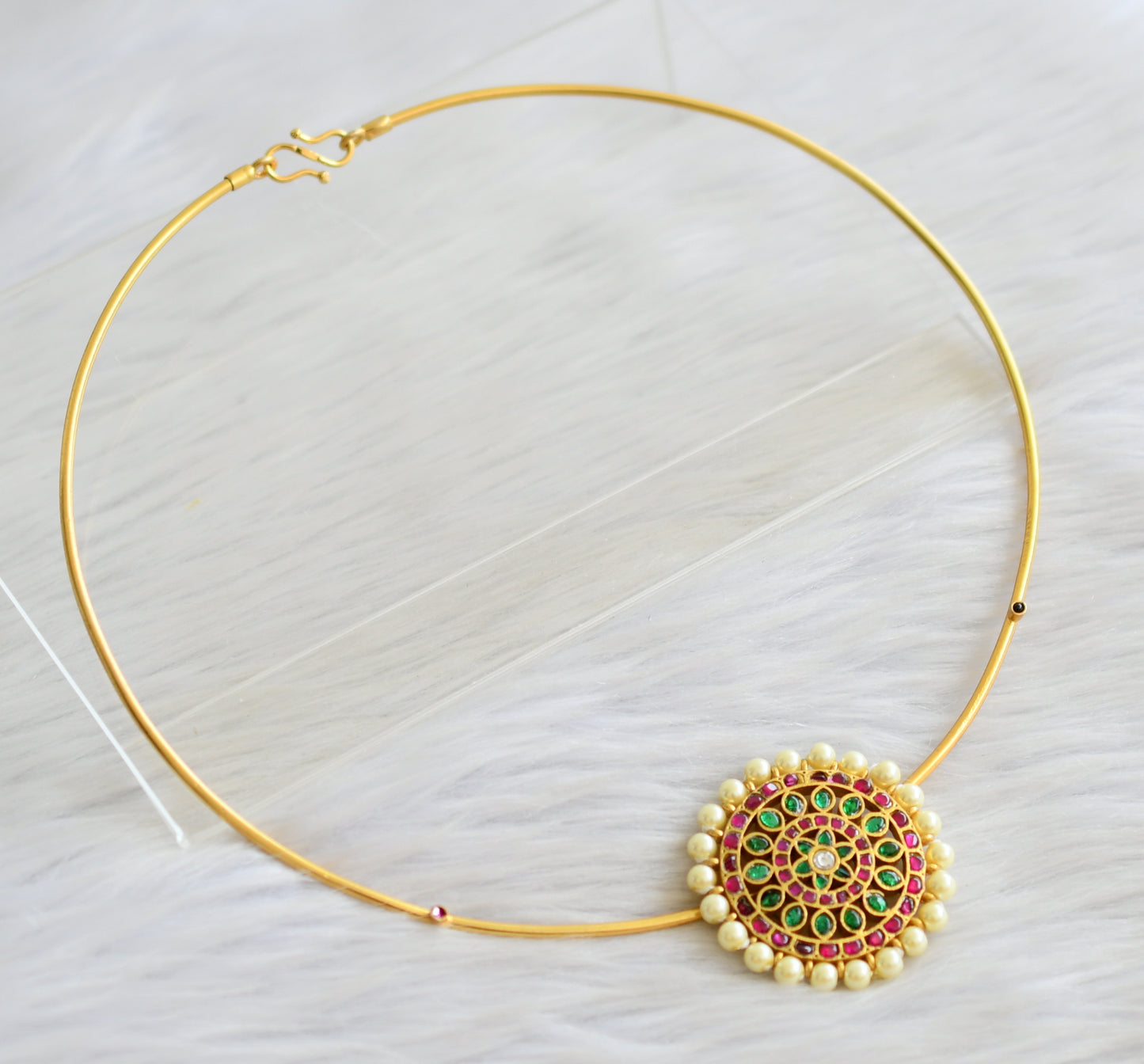 Gold tone pink-green-pearl kundan jadau round hasli necklace set dj-43934