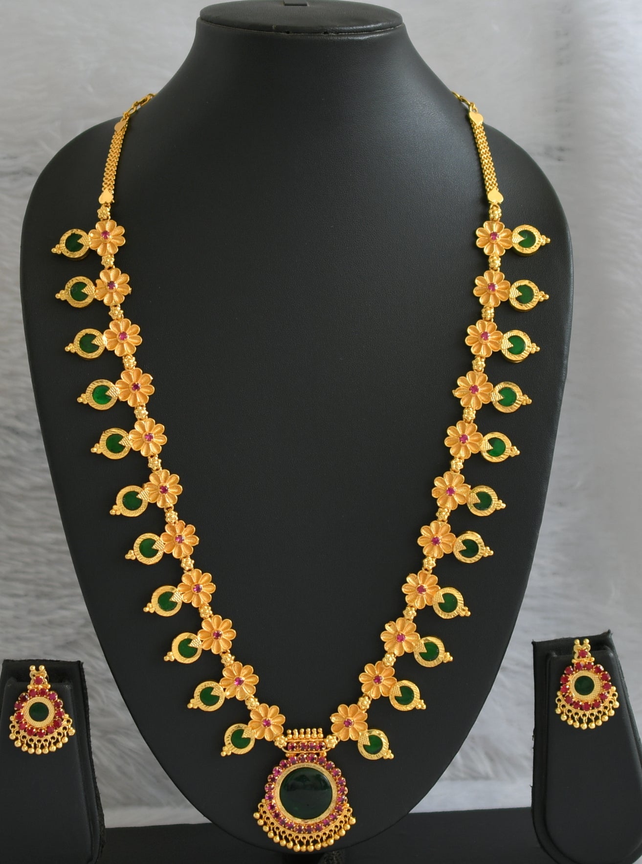 Gold tone pink-green round flower kerala style haar set dj-47349