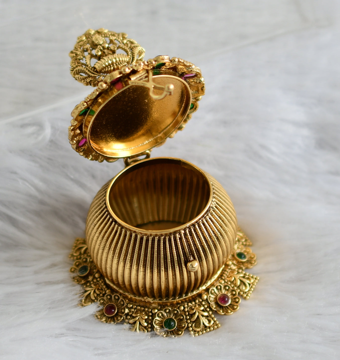 Antique gold tone kemp-green lakshmi flower kumkum box dj-47365