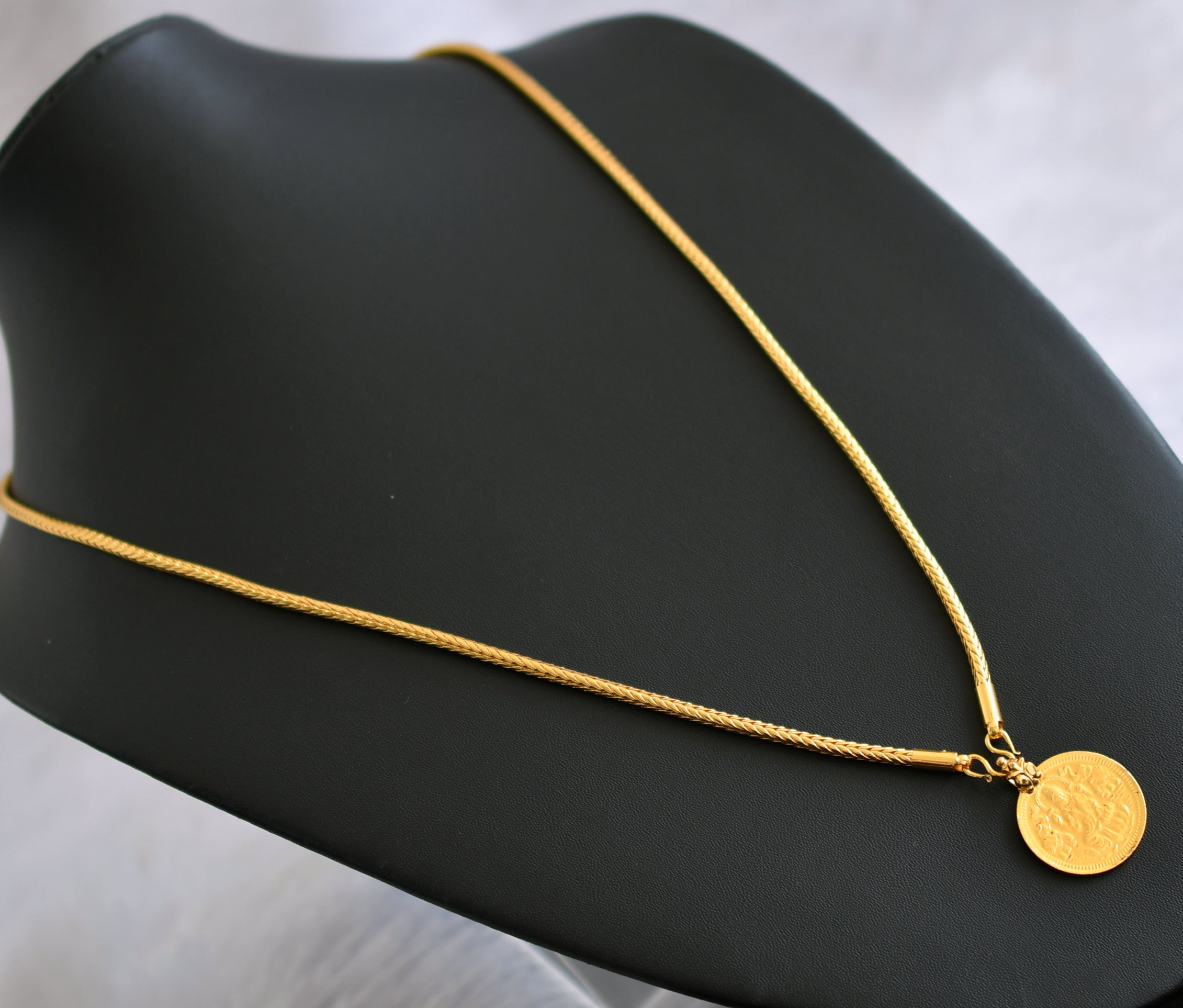 DREAMJWELL - Gold plated chain with coin pendant dj-34424 – dreamjwell