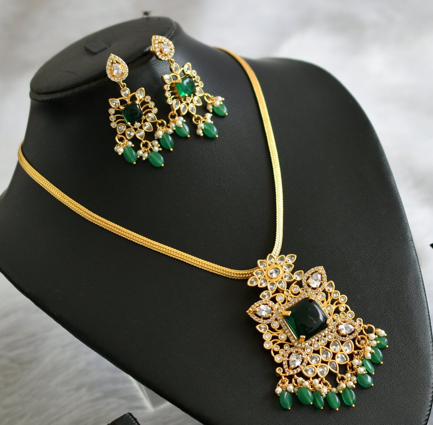 Gold tone green-white designer necklace set dj-35447