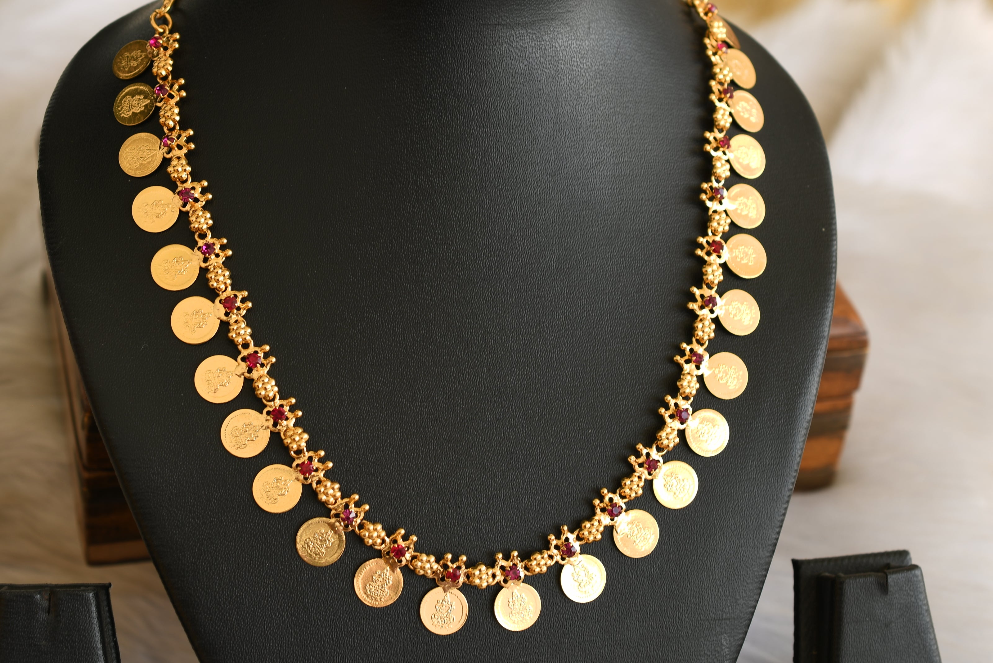 Gold tone pink Lakshmi coin necklace dj 42623 dreamjwell