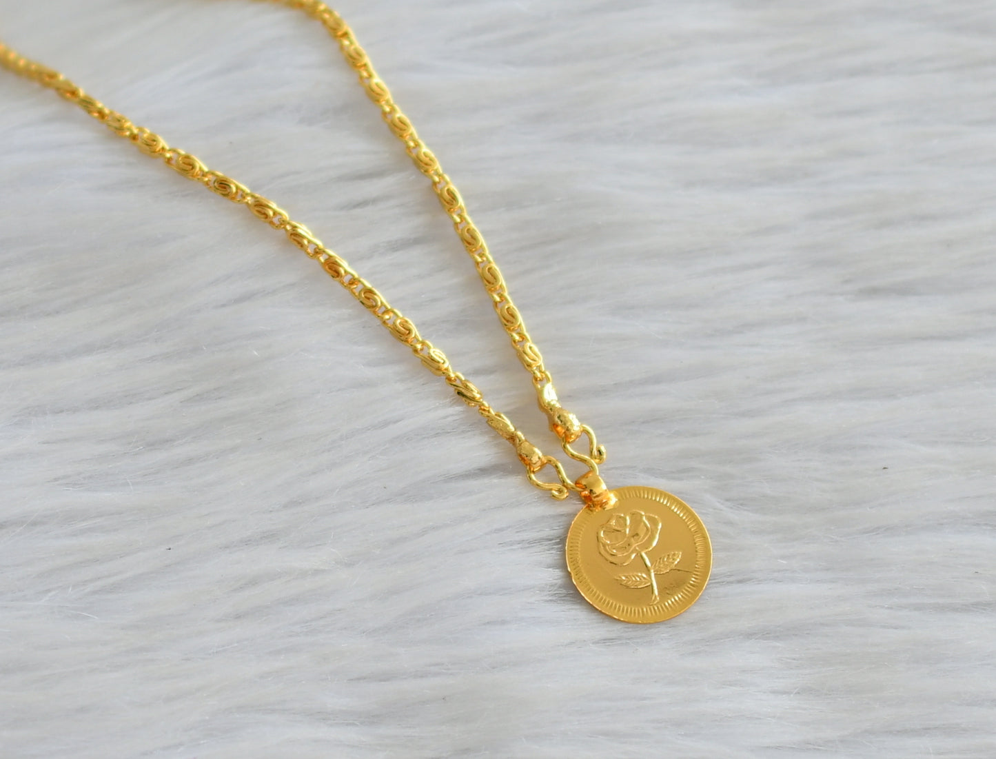 Gold tone 24 inches chain with rose coin pendant dj-43971