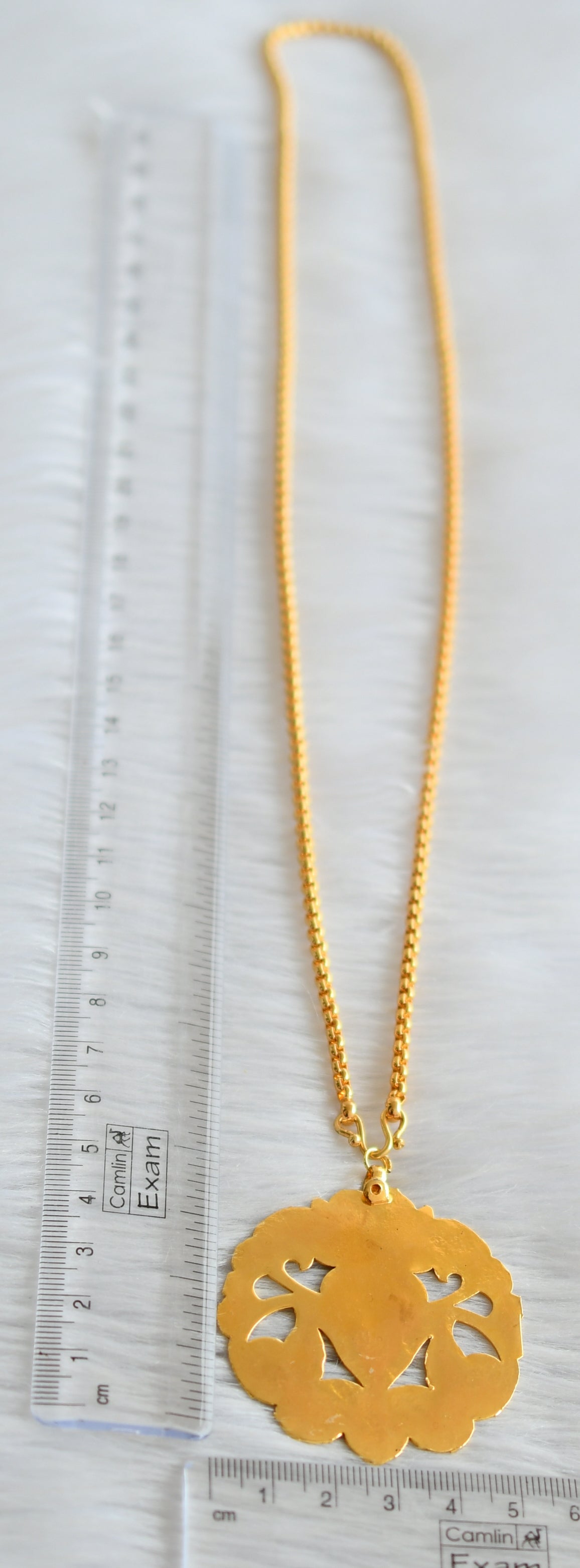 Gold tone 24 inches chain with round pendant dj-43978