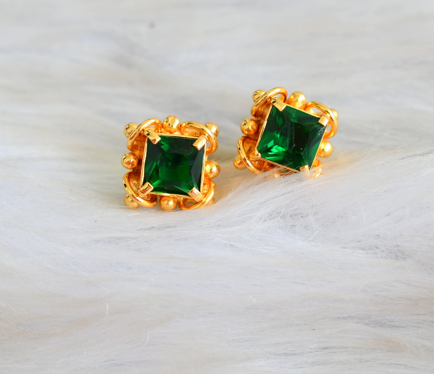 Gold tone green square stone stud/earrings dj-42686