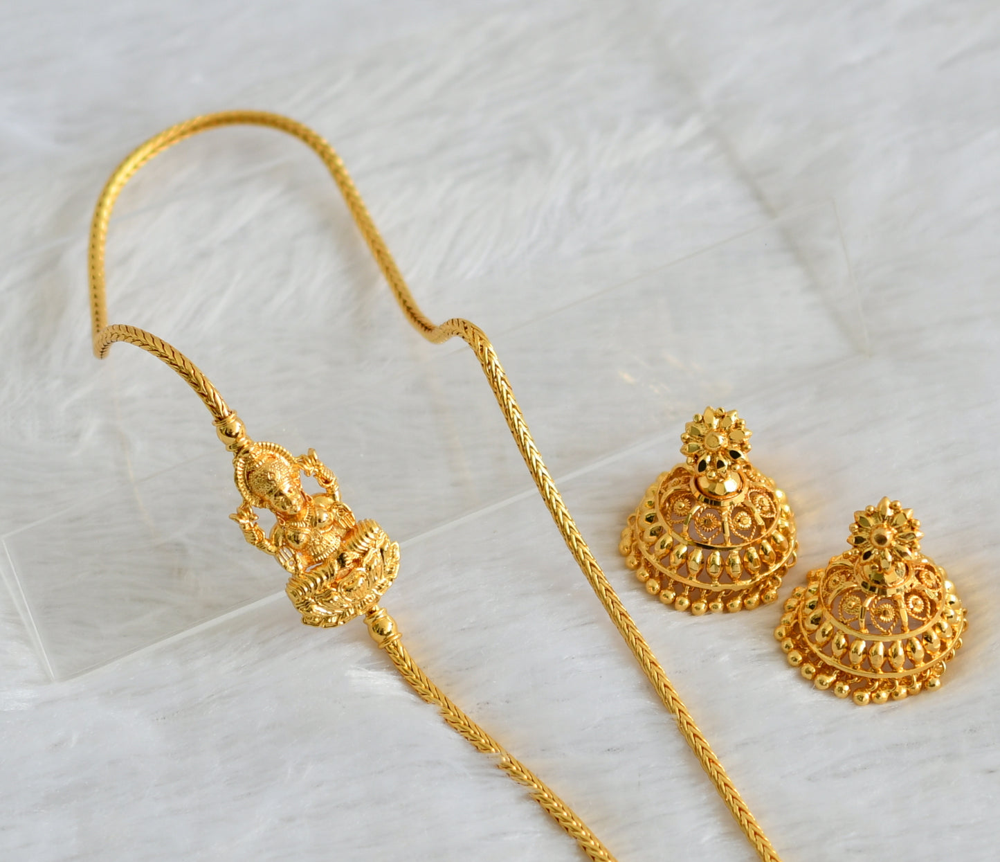 Gold tone 24 inches lakshmi mugaappu chain set dj-44961