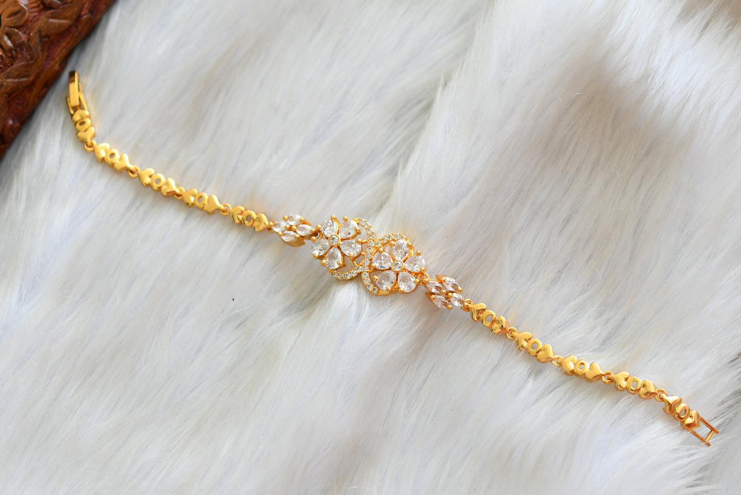 Gold tone Cz White flower bracelet dj-42668