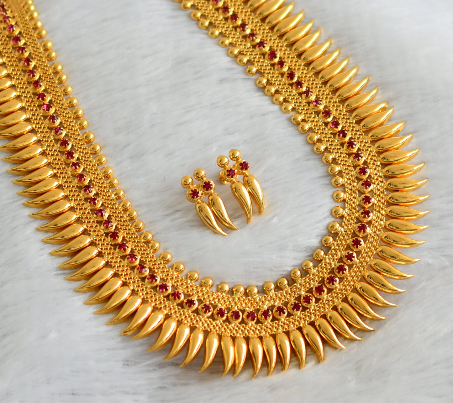 Gold tone kerala style pink mulla mottu haar set dj-47444