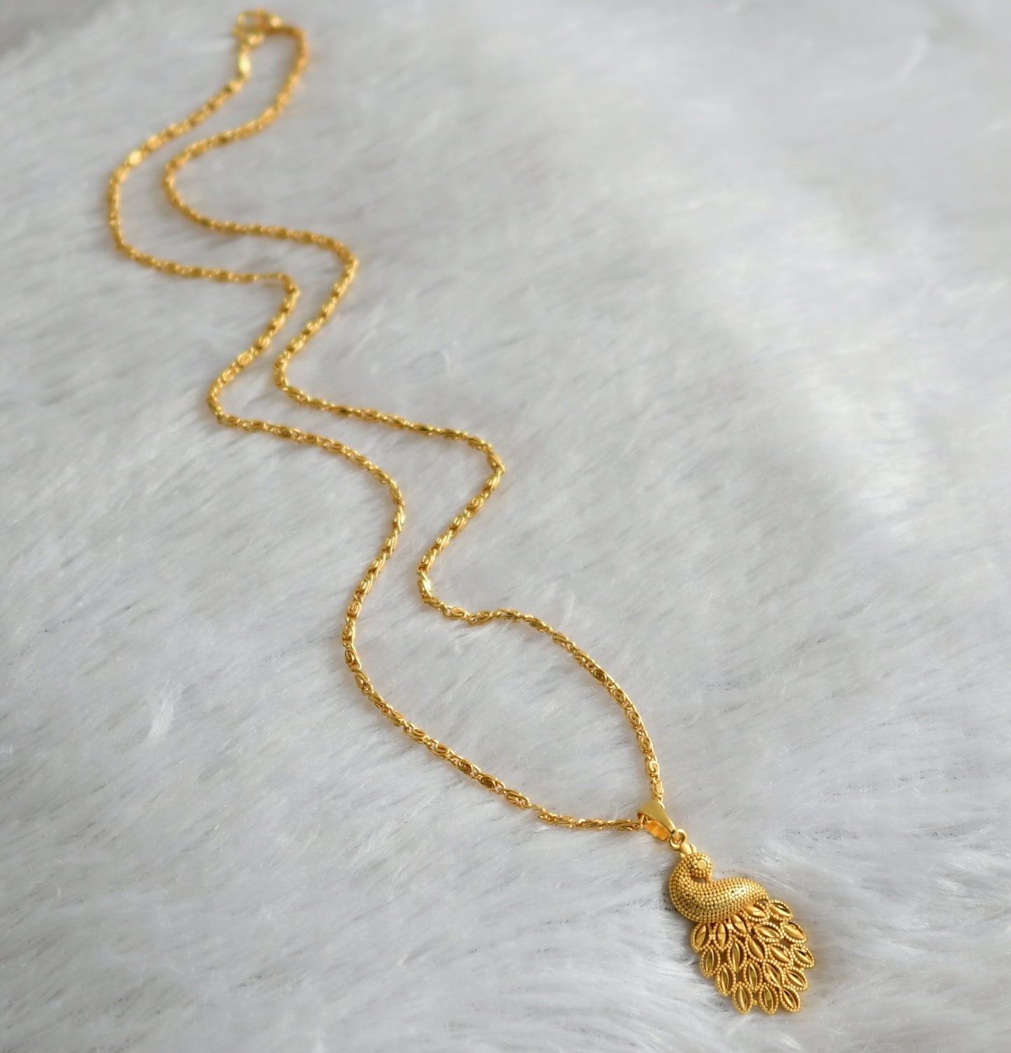 Gold tone 24 inches chain with peacock pendant dj-47463