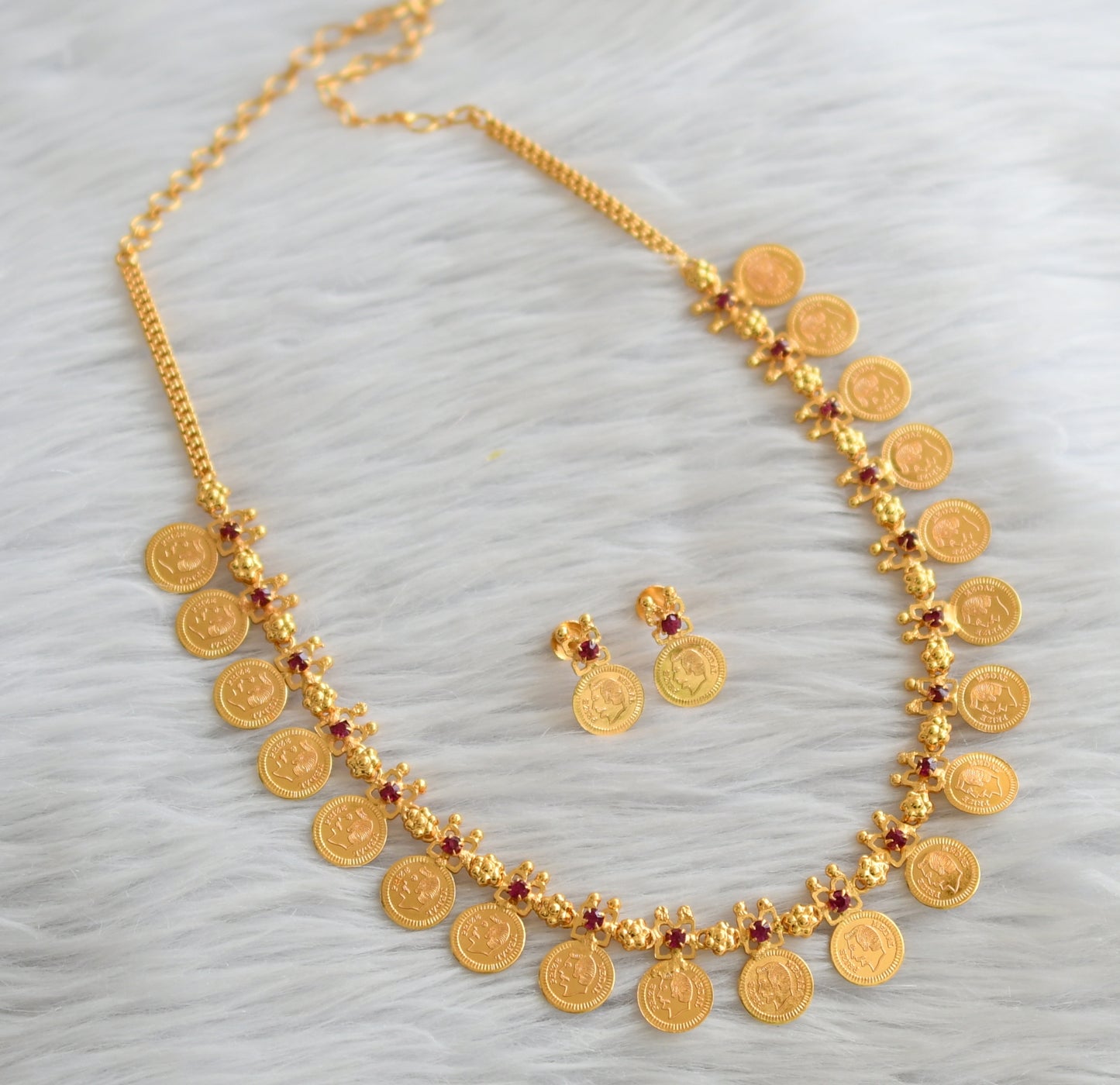 Gold tone head coin pink stone necklace set dj-35027