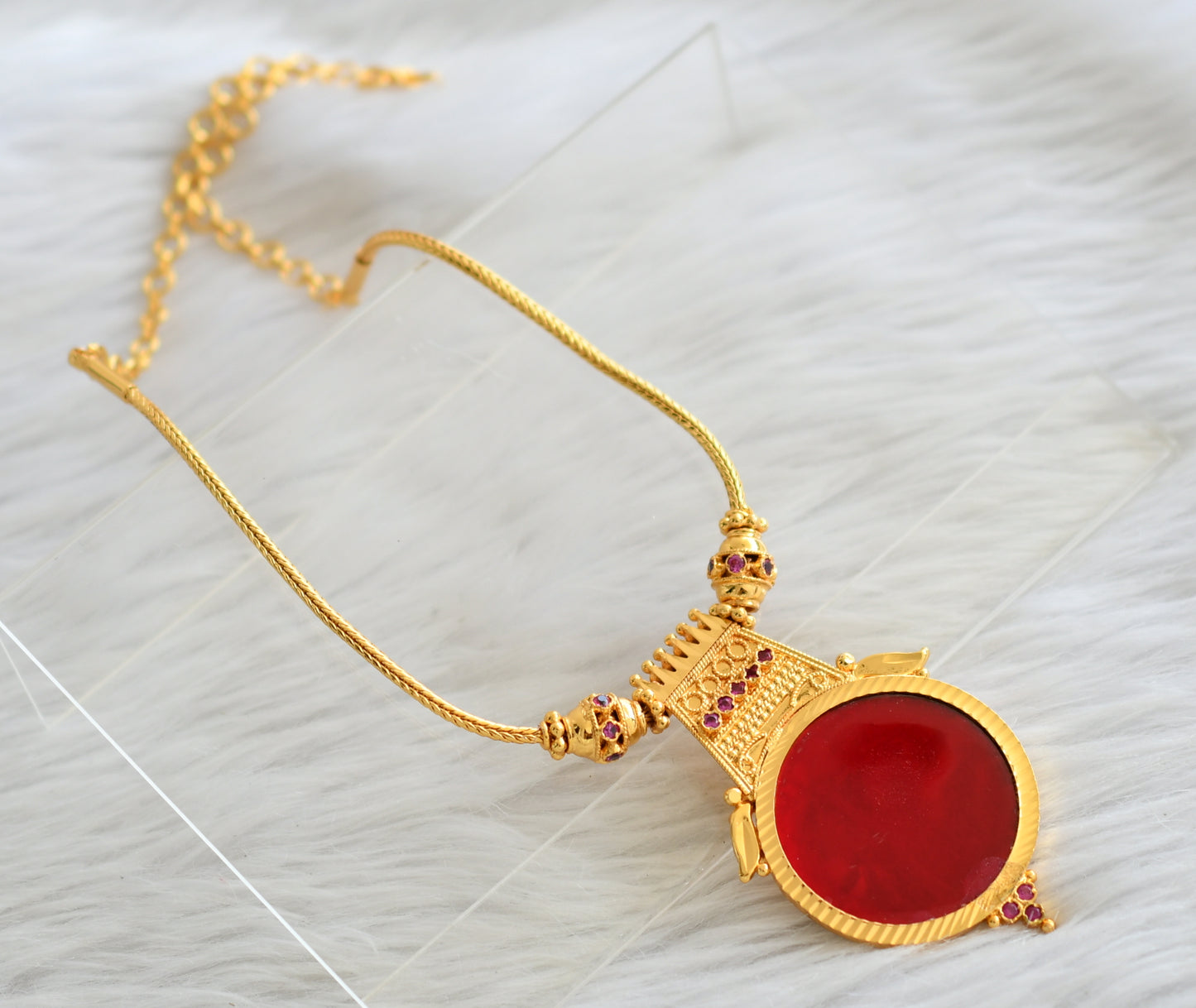 Gold tone kerala style pink-red round necklace dj-44157