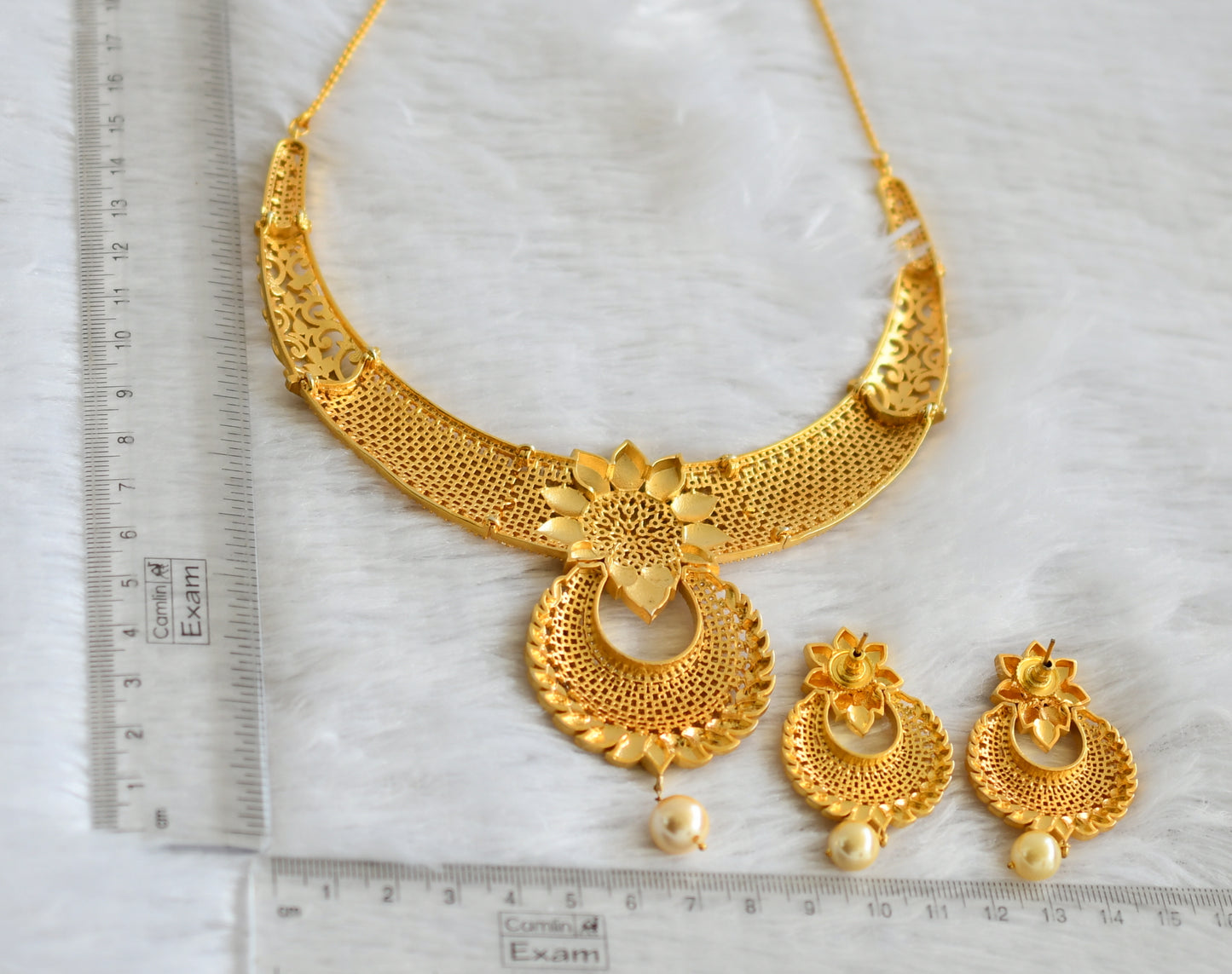 Matte gold tone cz white flower replica bridal necklace set dj-47523