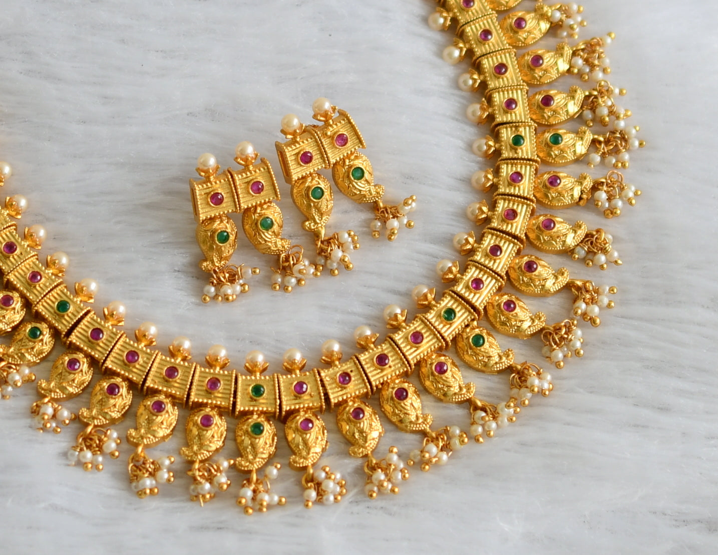 Gold tone ruby-green-pearl cluster mango necklace set dj-47538