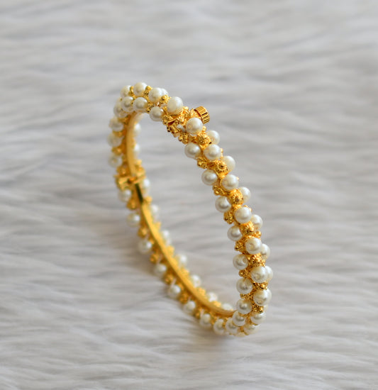Gold tone pearl bangles(2.6) dj-45881
