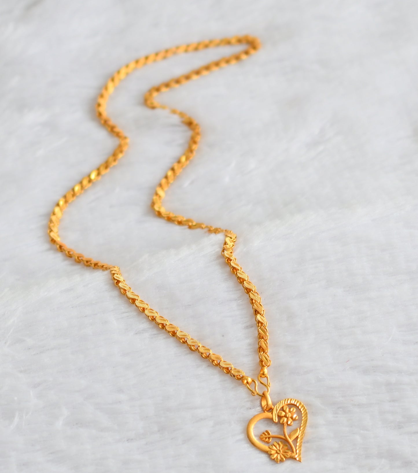 Matte gold tone 24 inches chain with heart flower pendant dj-49373