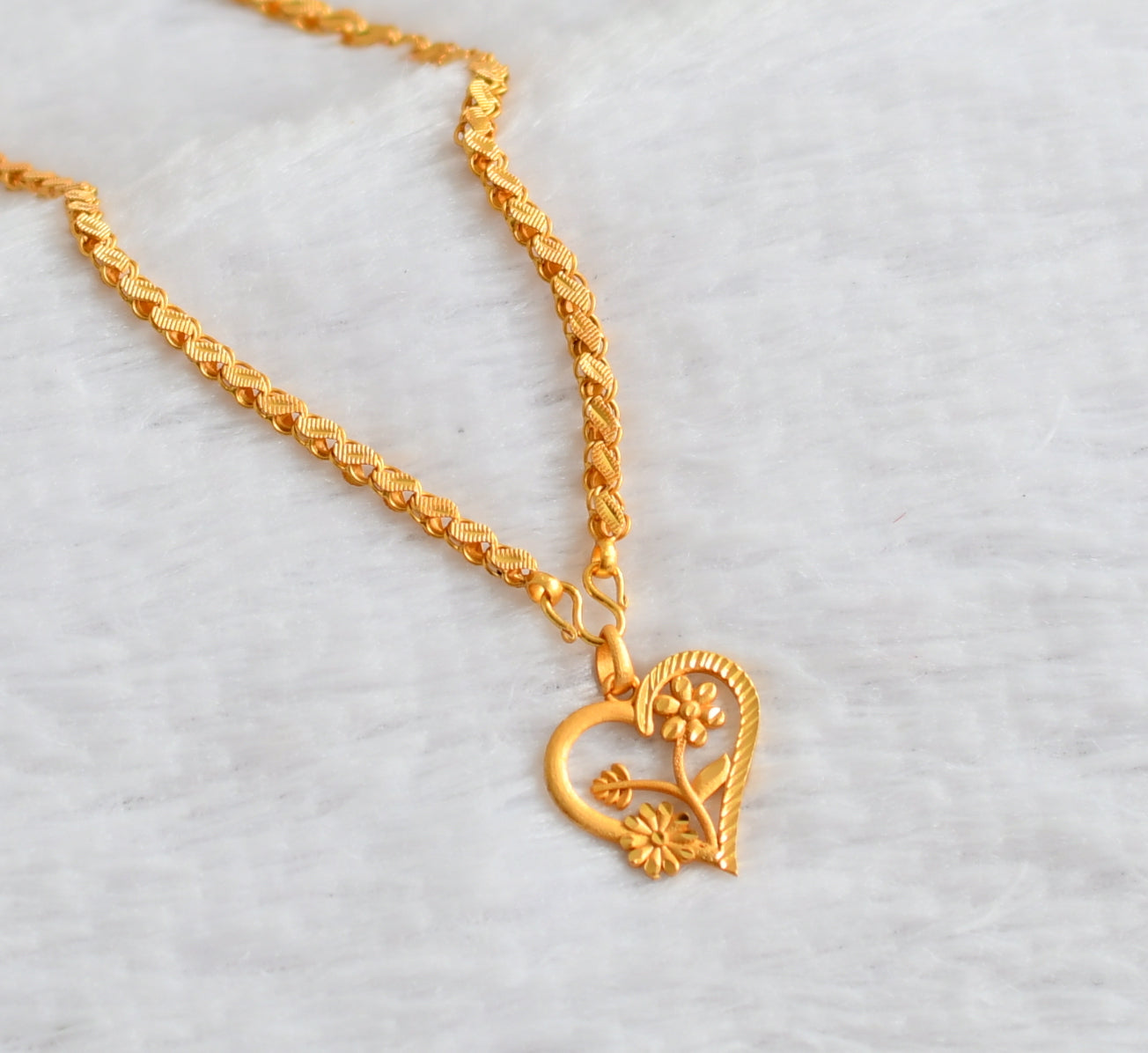 Matte gold tone 24 inches chain with heart flower pendant dj-49373