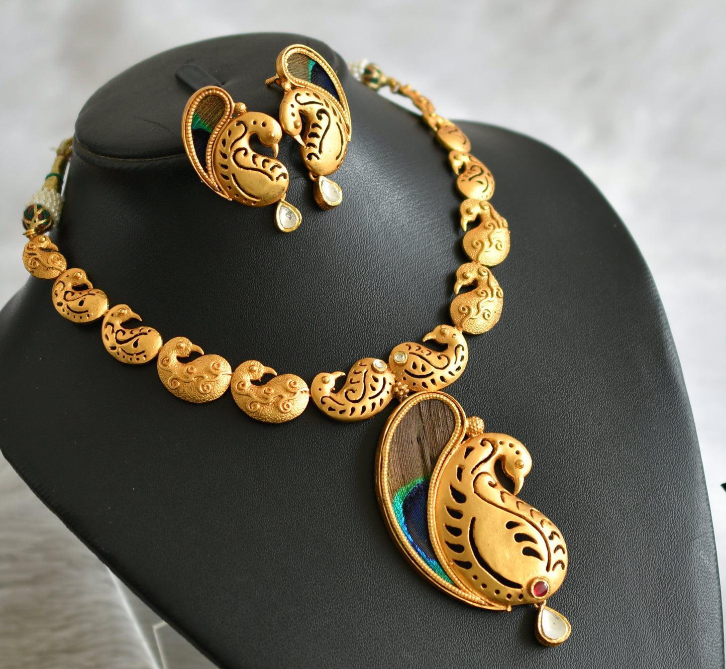 Matte gold tone white real peacock feather kundan jadau necklace