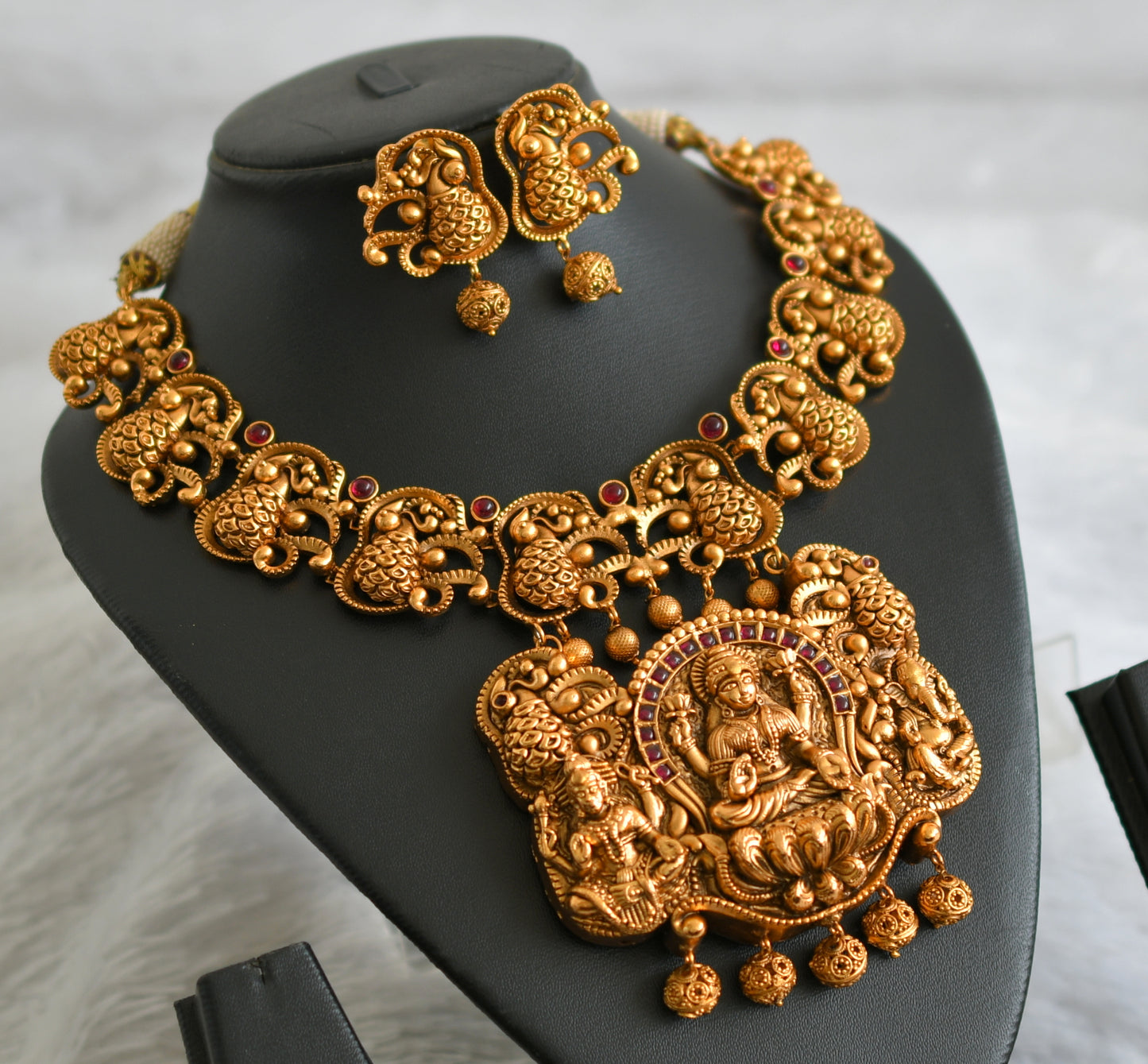 Matte finish kemp-lakshmi-ganesha-peacock nakshi necklace set dj-47561