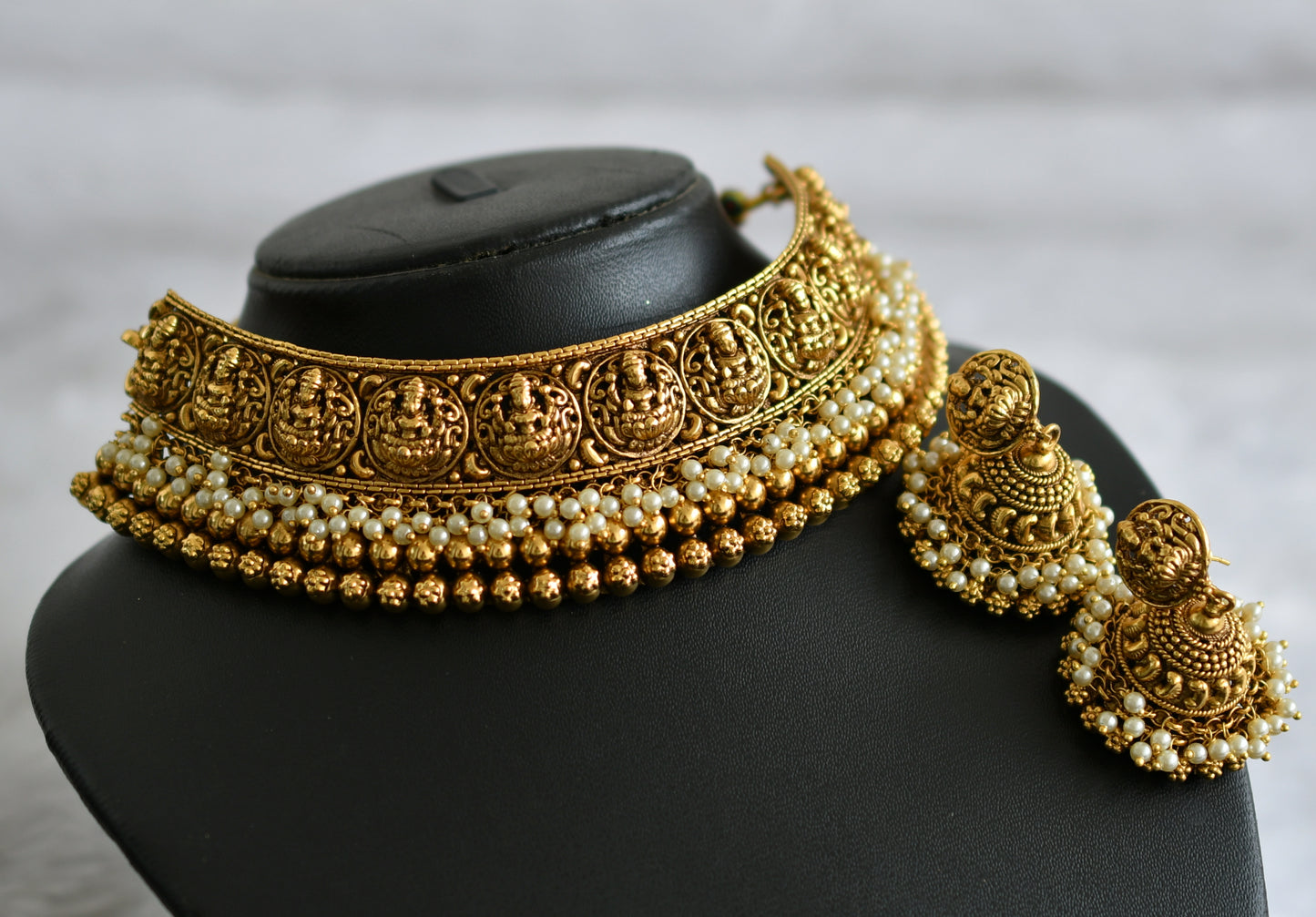 Antique gold tone pearl cluster lakshmi choker necklace set dj-47565