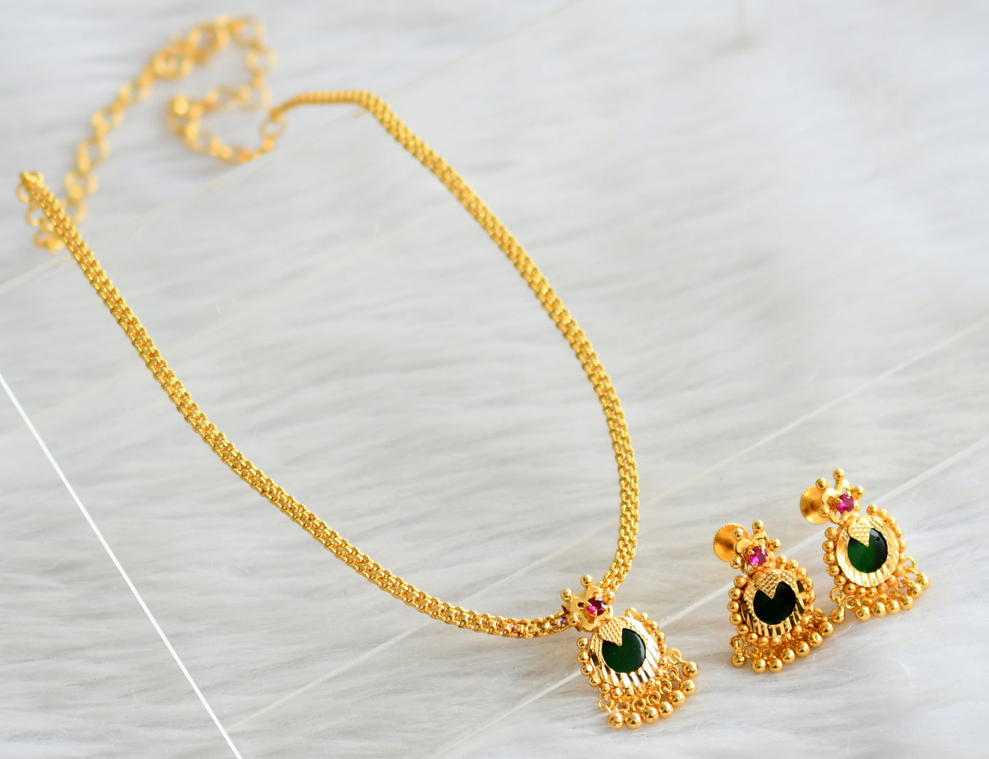 Gold tone pink-green round pendant necklace set dj-42626
